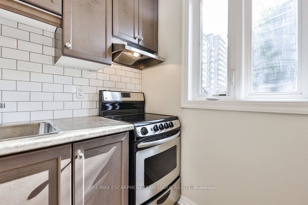 70 Plains Road W, #13