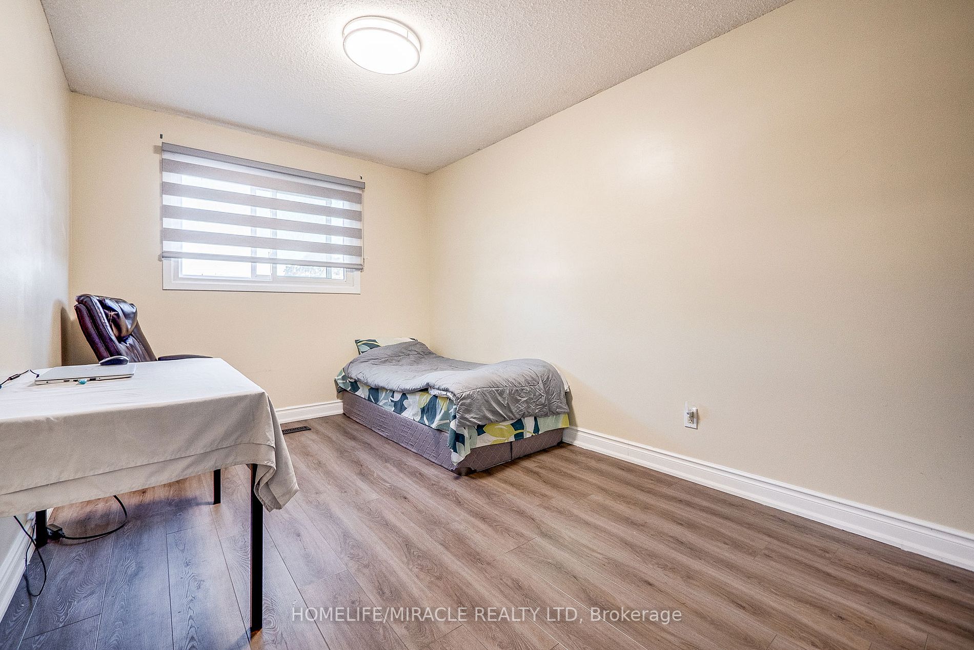 25 Hockley Path