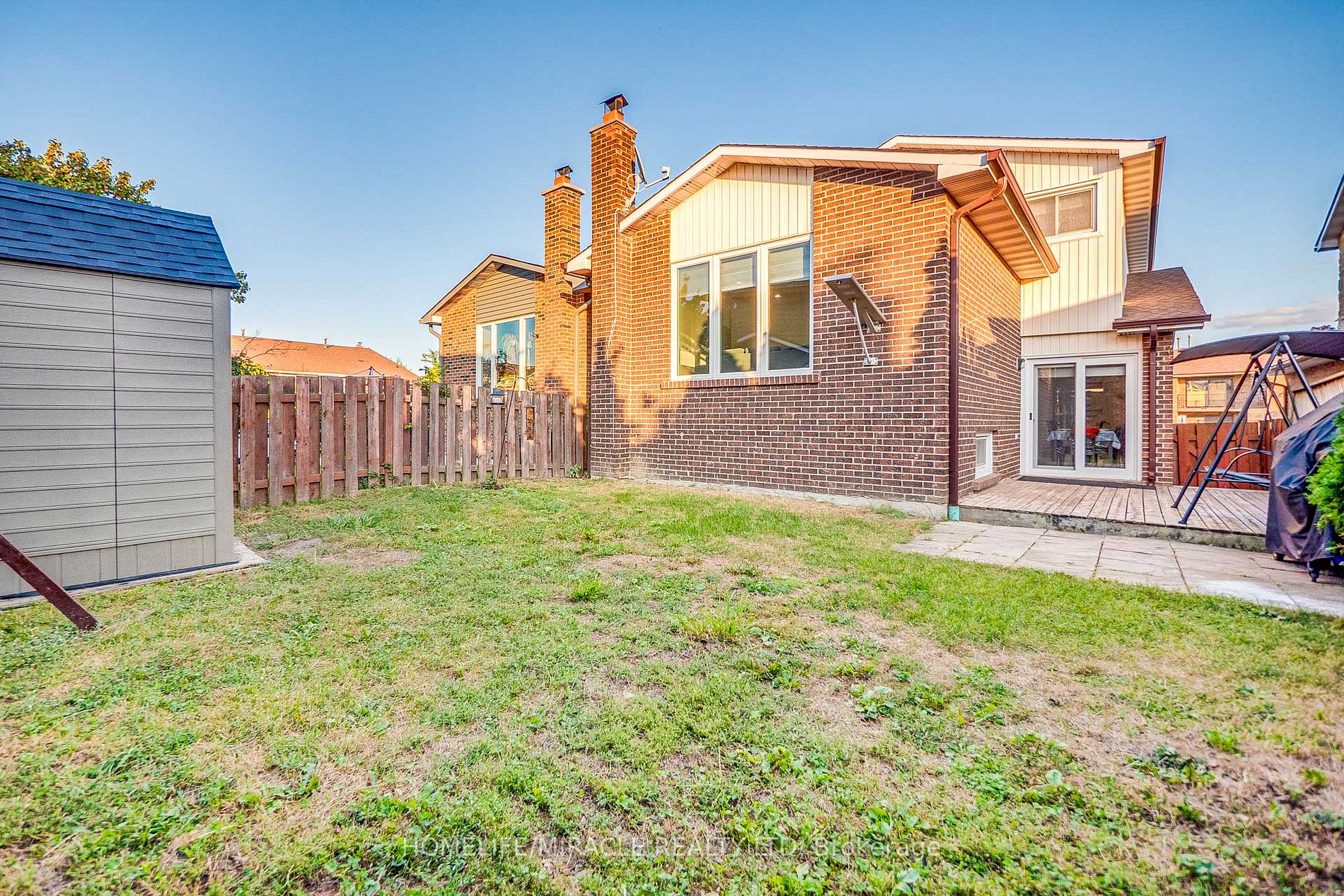 25 Hockley Path