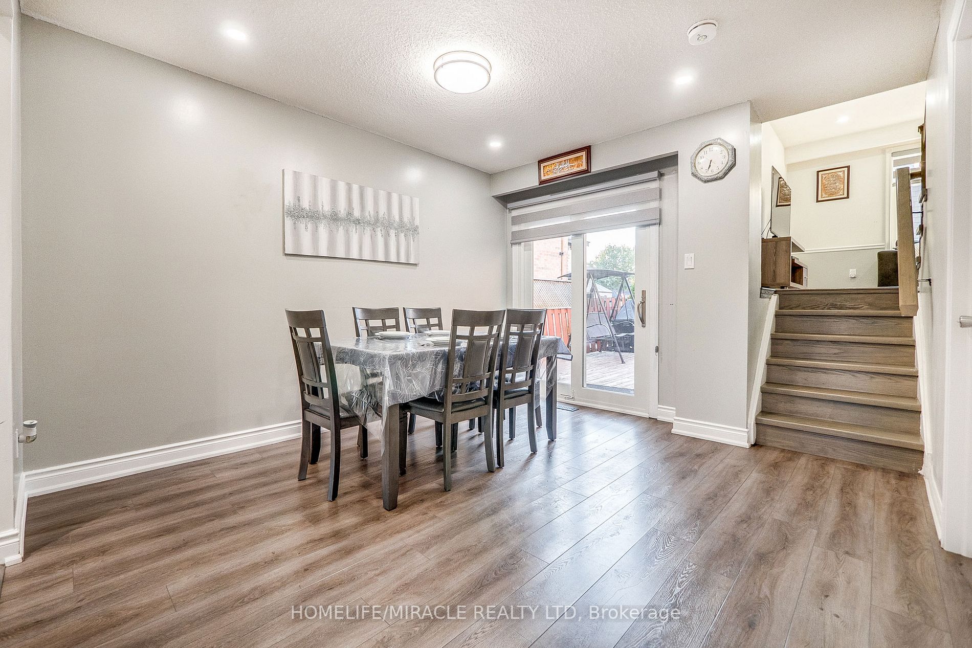 25 Hockley Path
