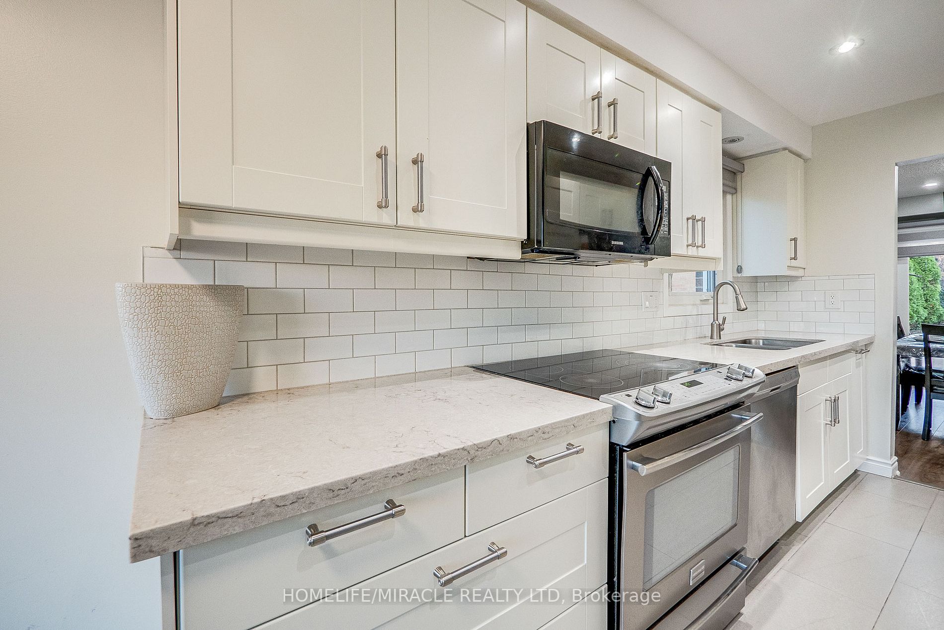 25 Hockley Path
