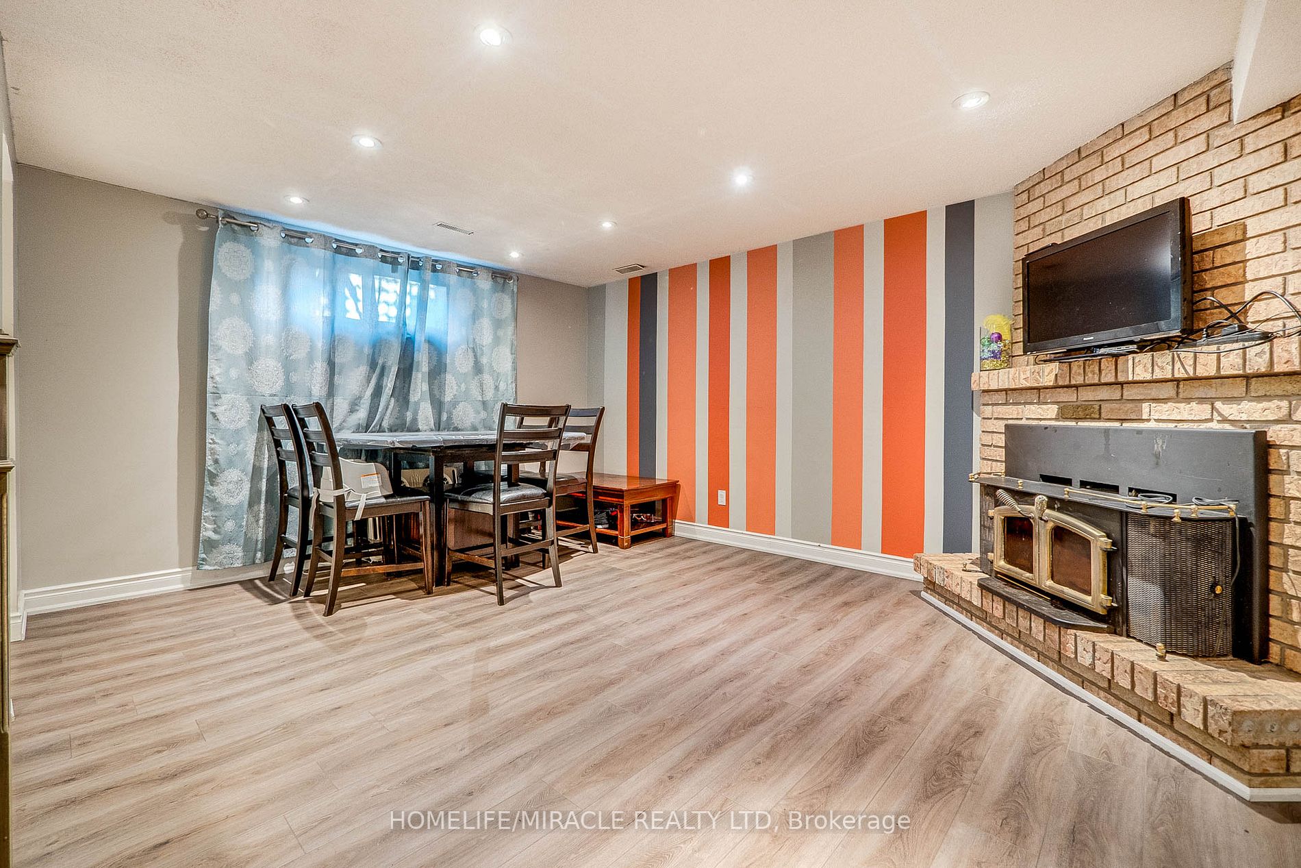 25 Hockley Path