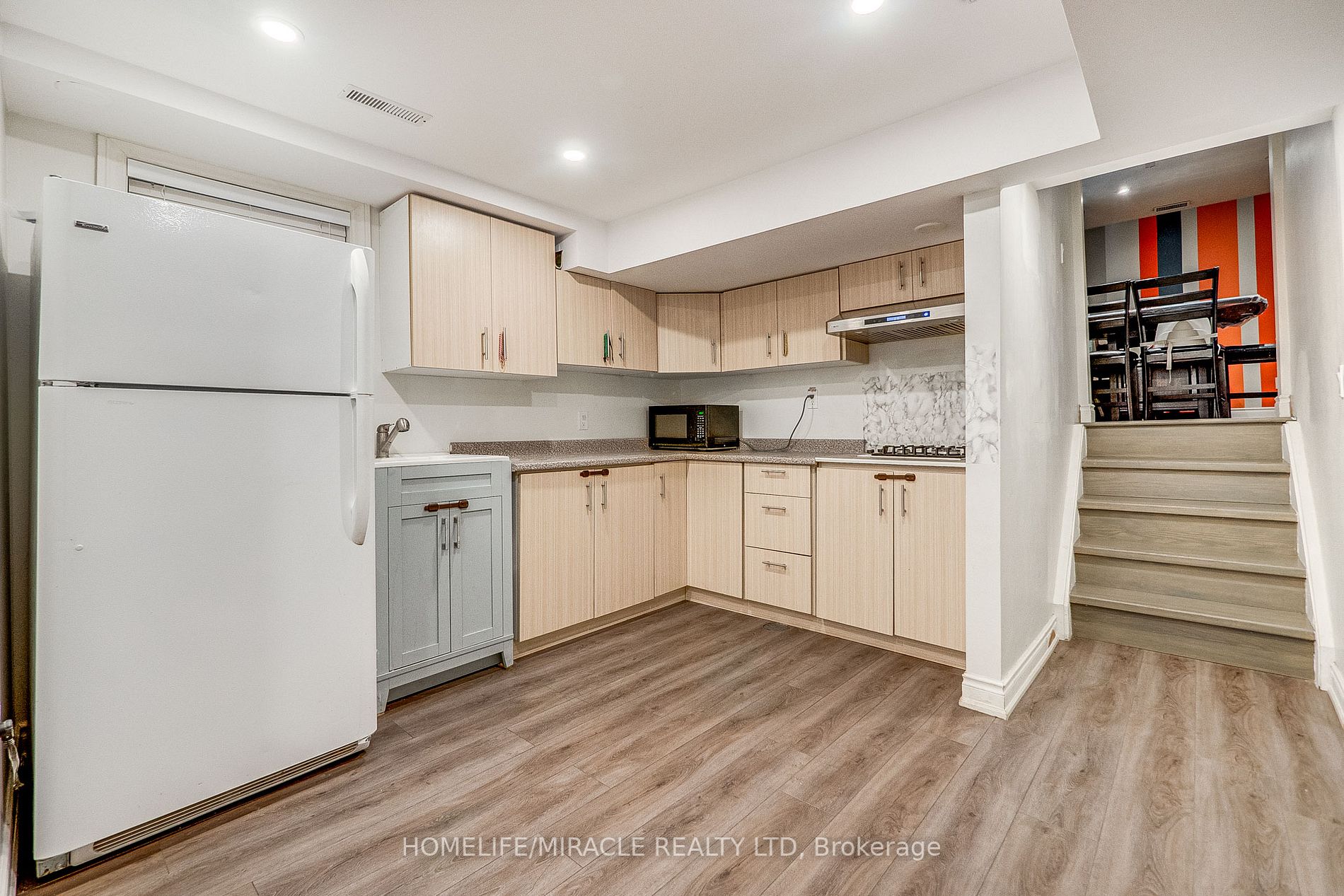 25 Hockley Path