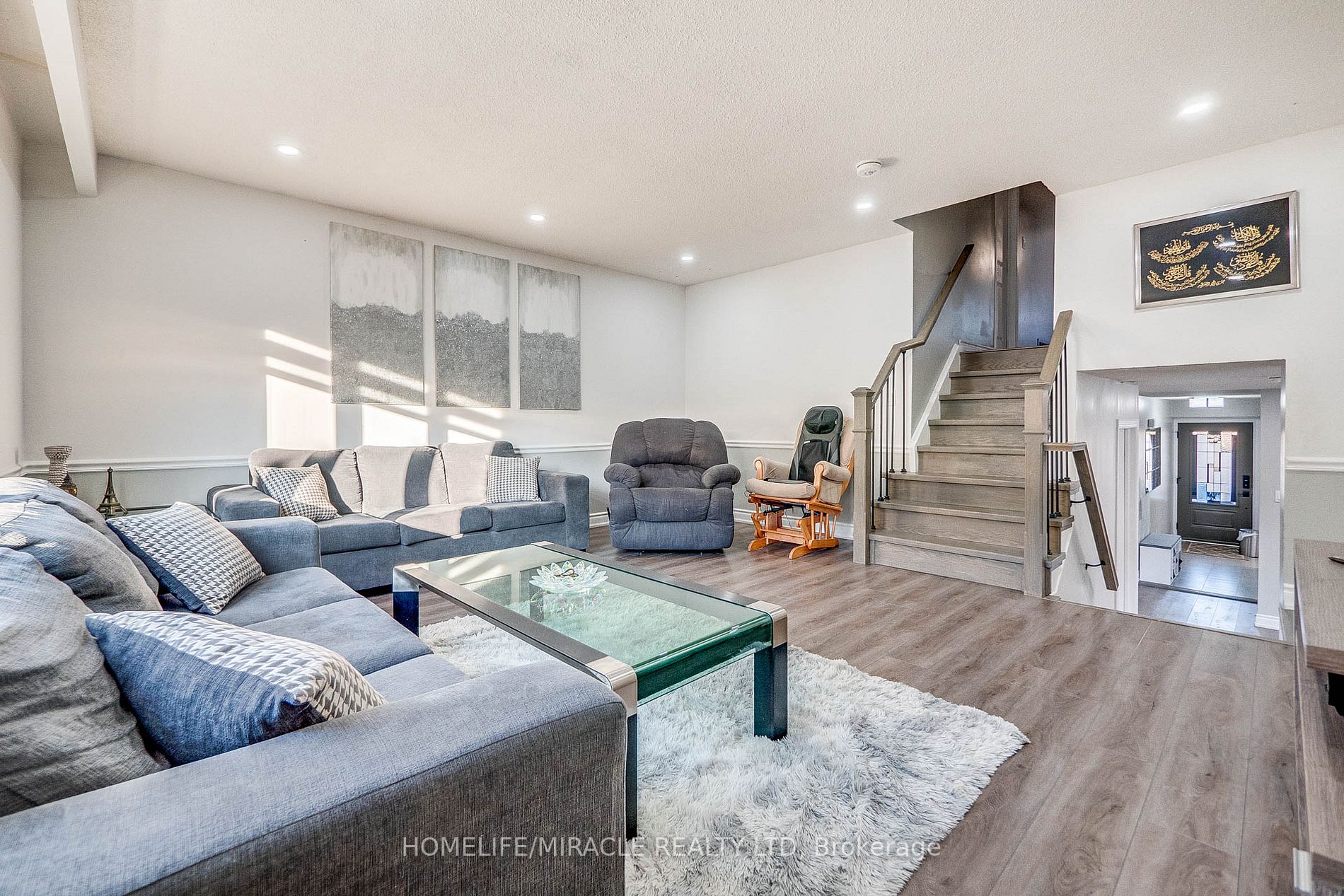 25 Hockley Path