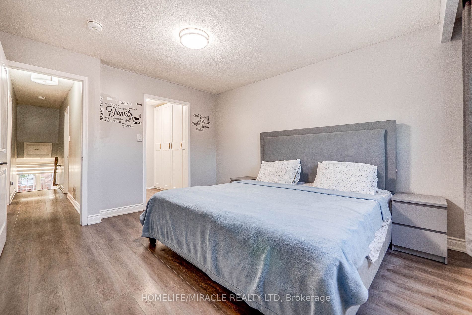 25 Hockley Path