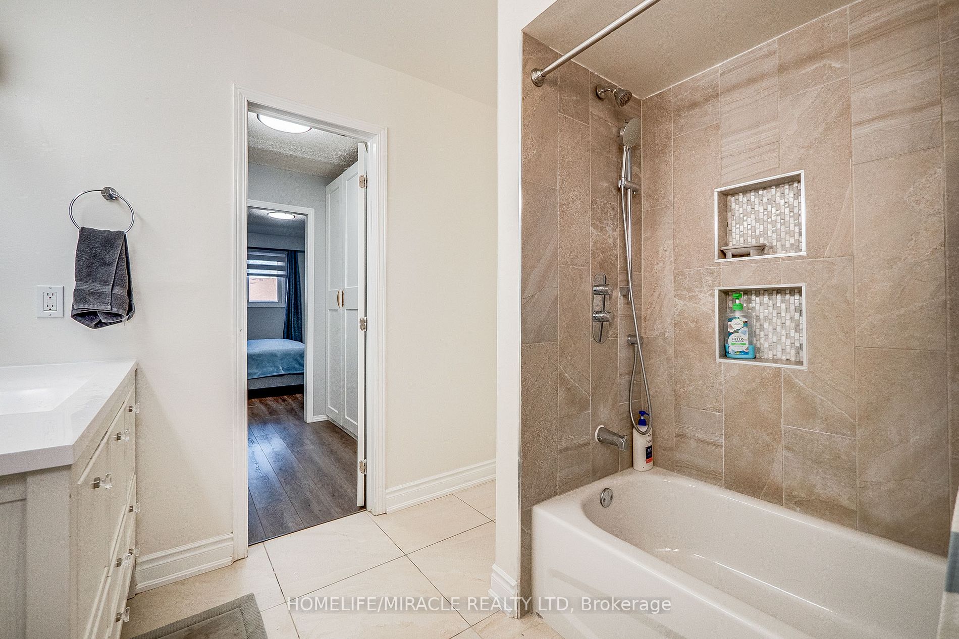 25 Hockley Path