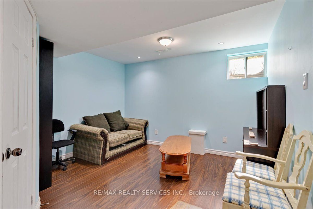524 Attenborough Terr