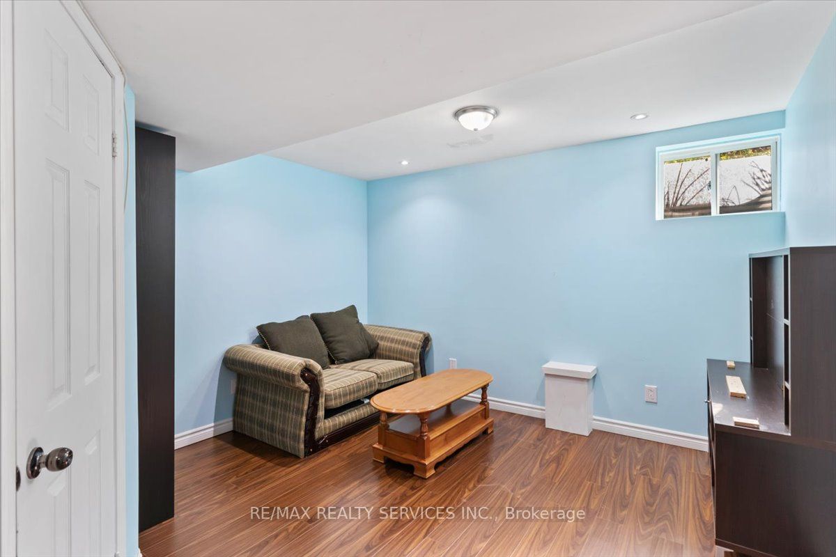 524 Attenborough Terr