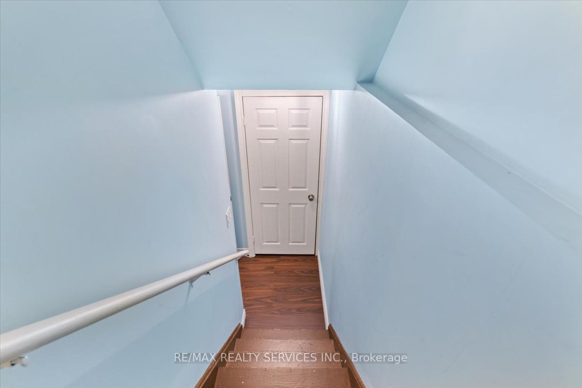 524 Attenborough Terr