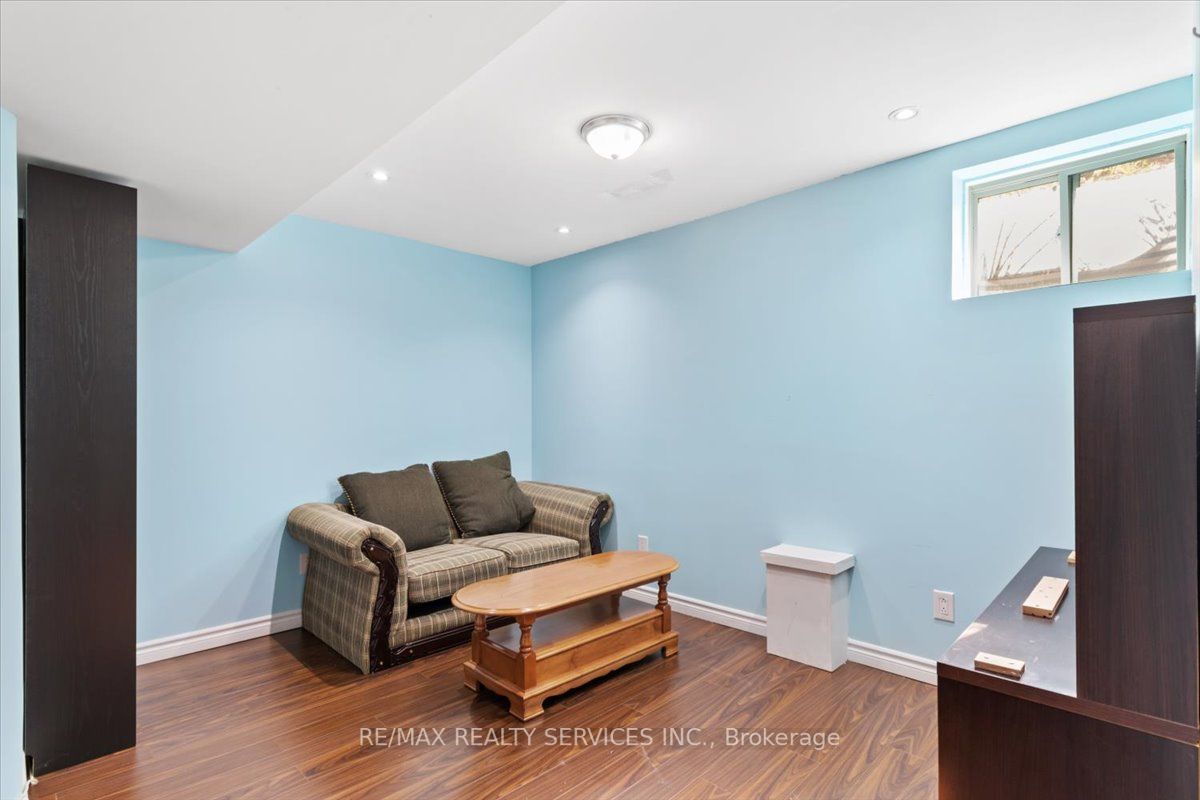 524 Attenborough Terr