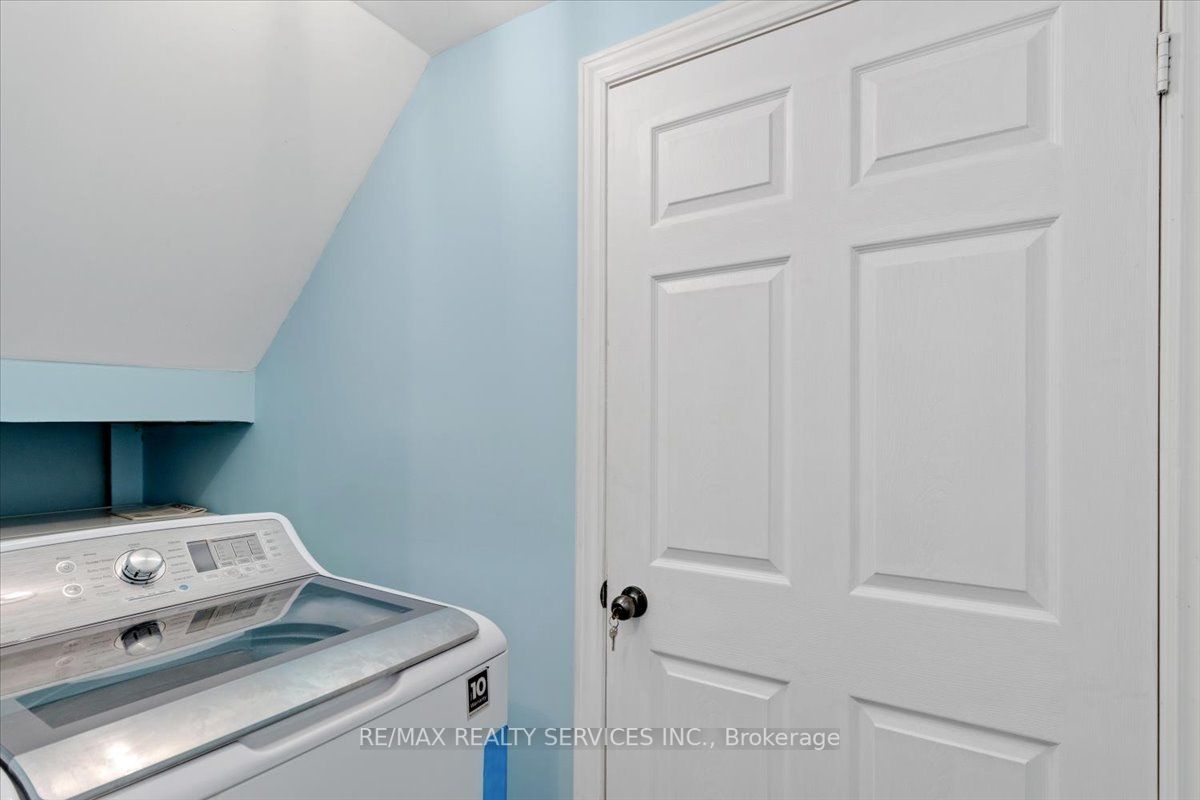524 Attenborough Terr