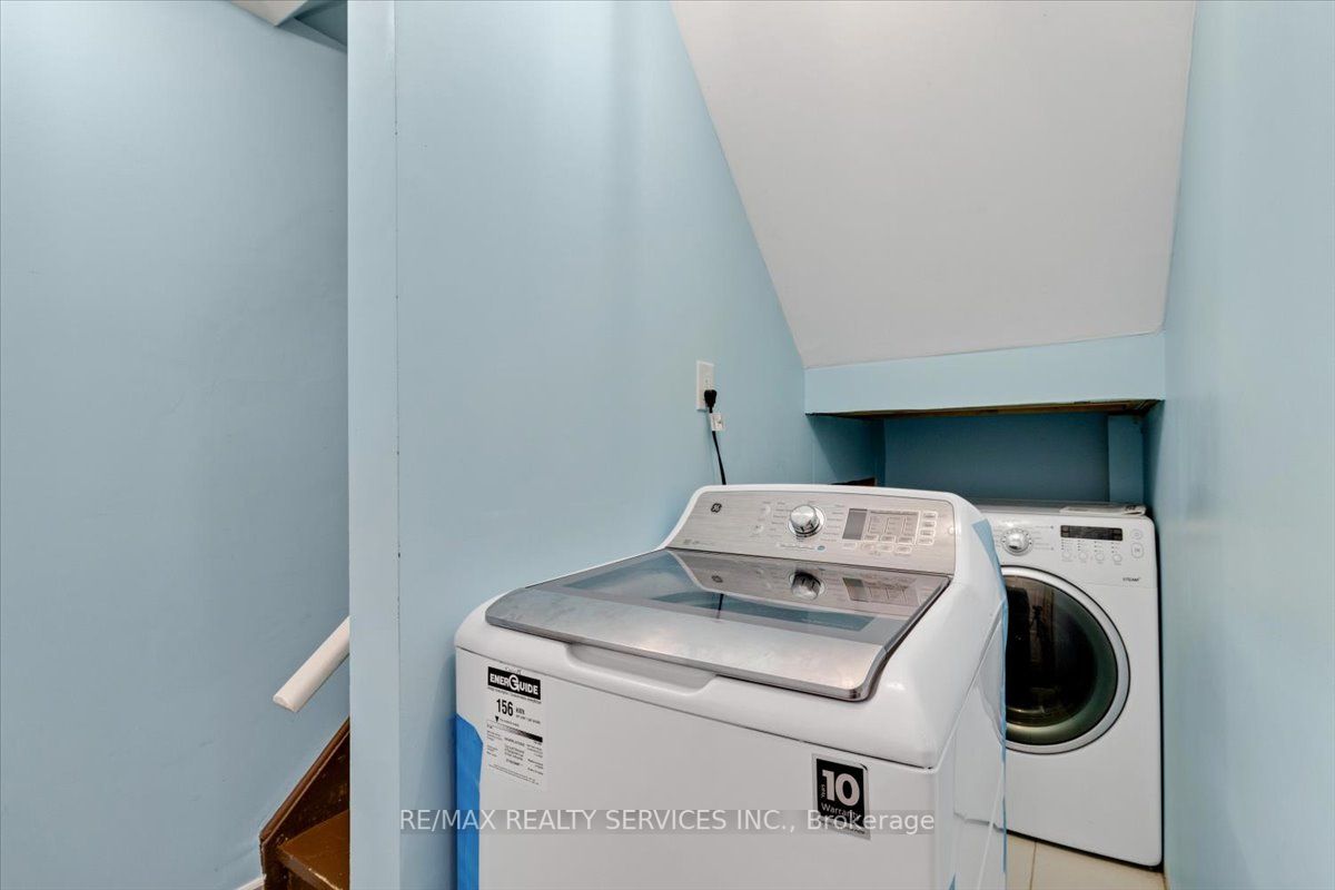 524 Attenborough Terr