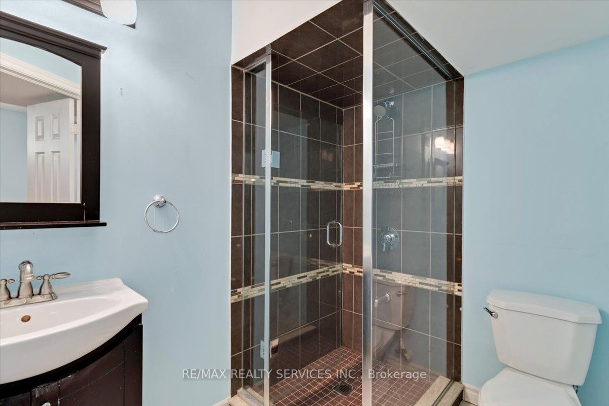 524 Attenborough Terr