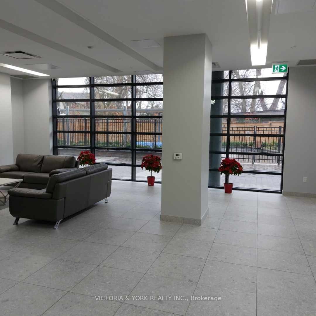 3385 Dundas St W, #208