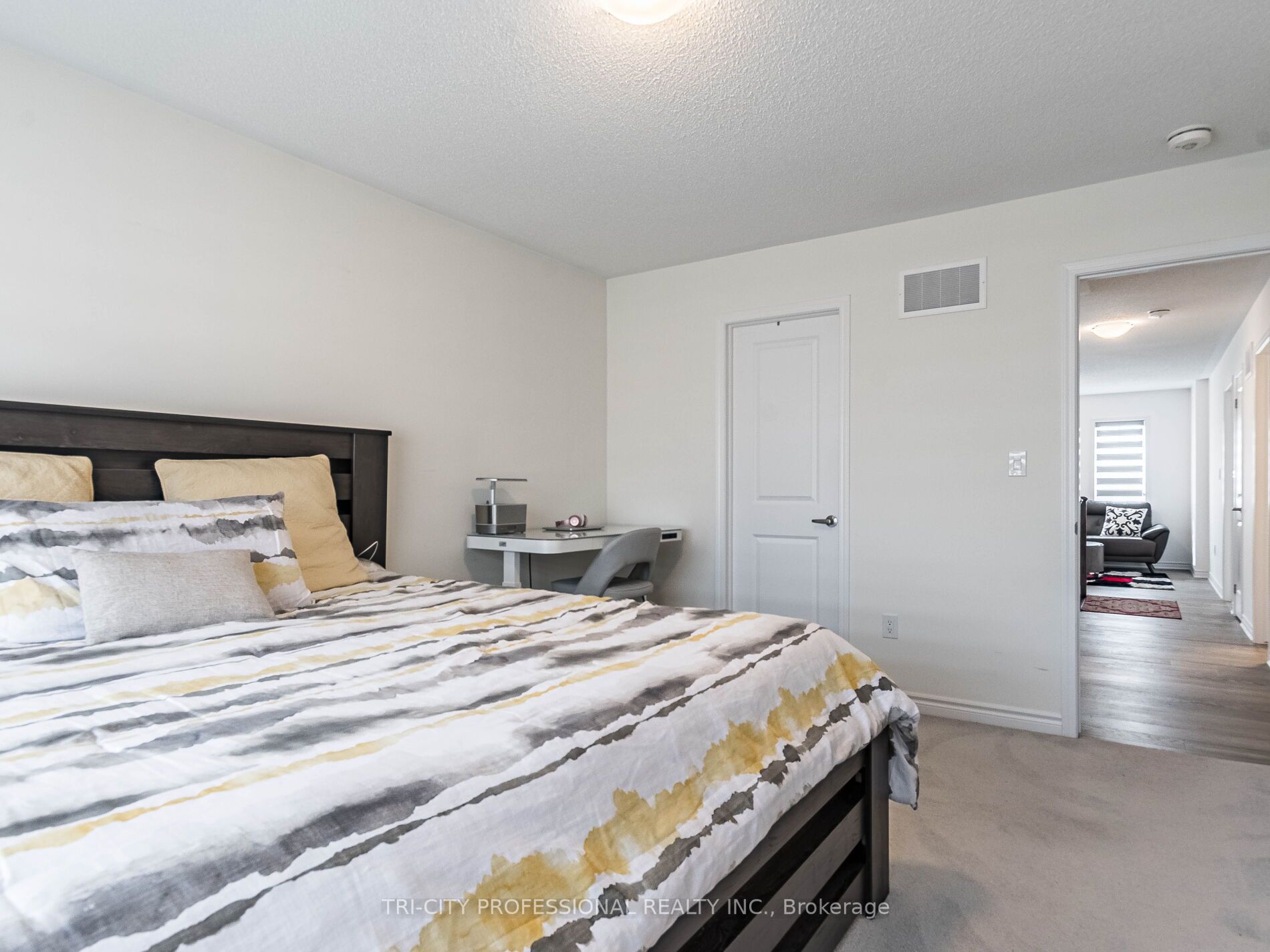 632 Kennedy Circ W