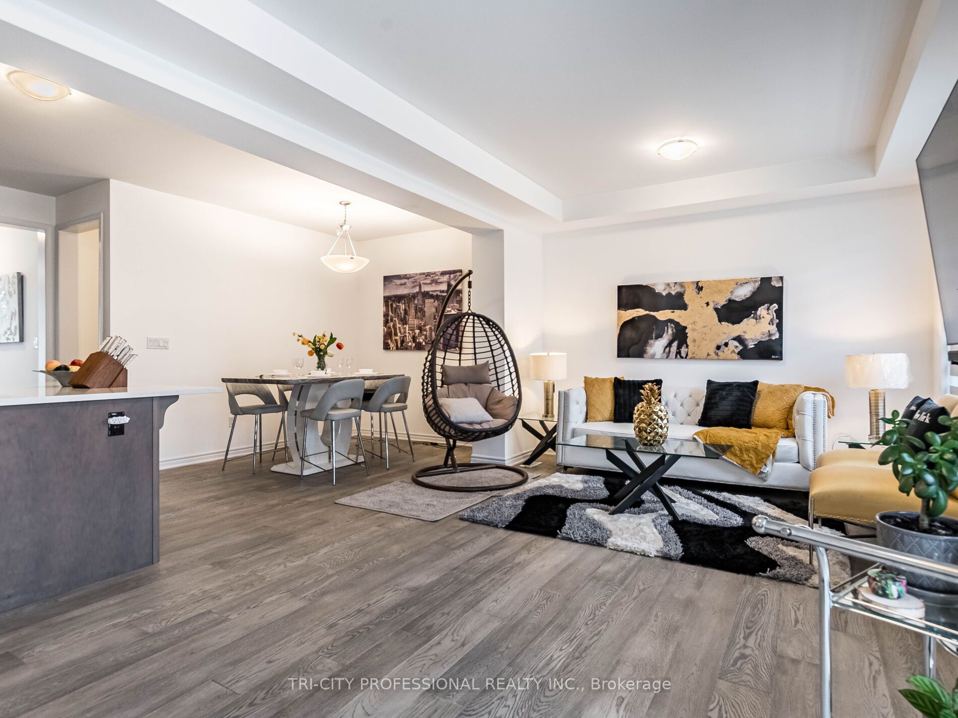 632 Kennedy Circ W