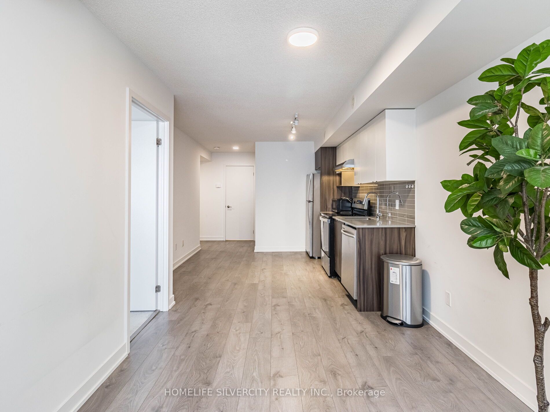 1141 Cooke Boulevard, #403