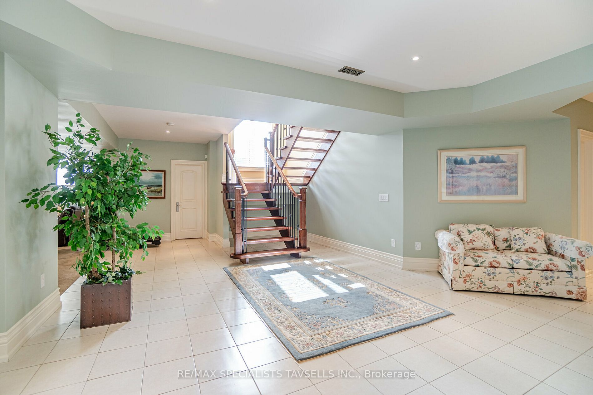 3 Castlewood Court