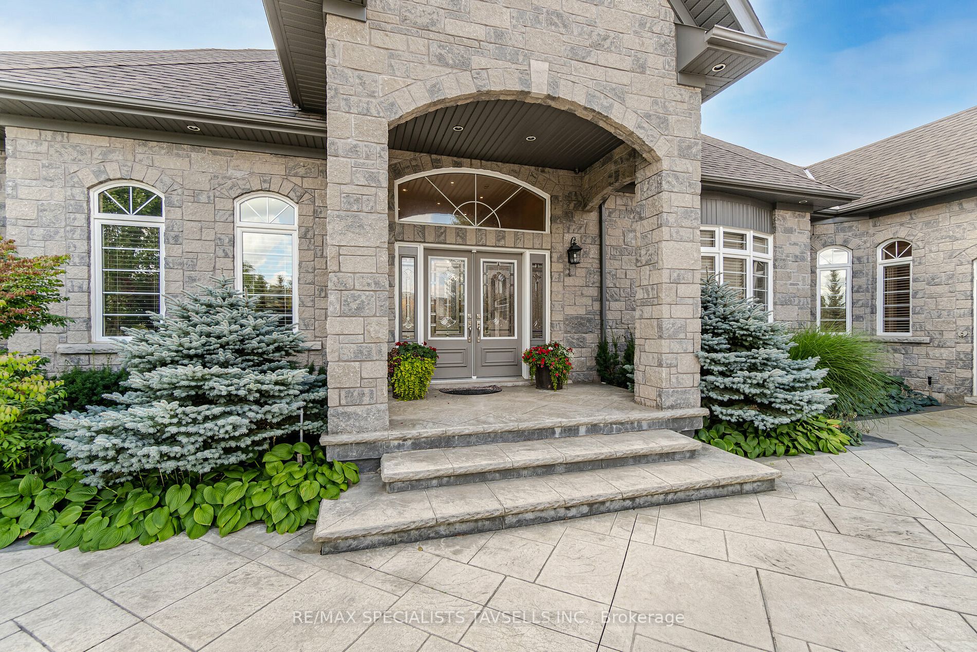 3 Castlewood Crt