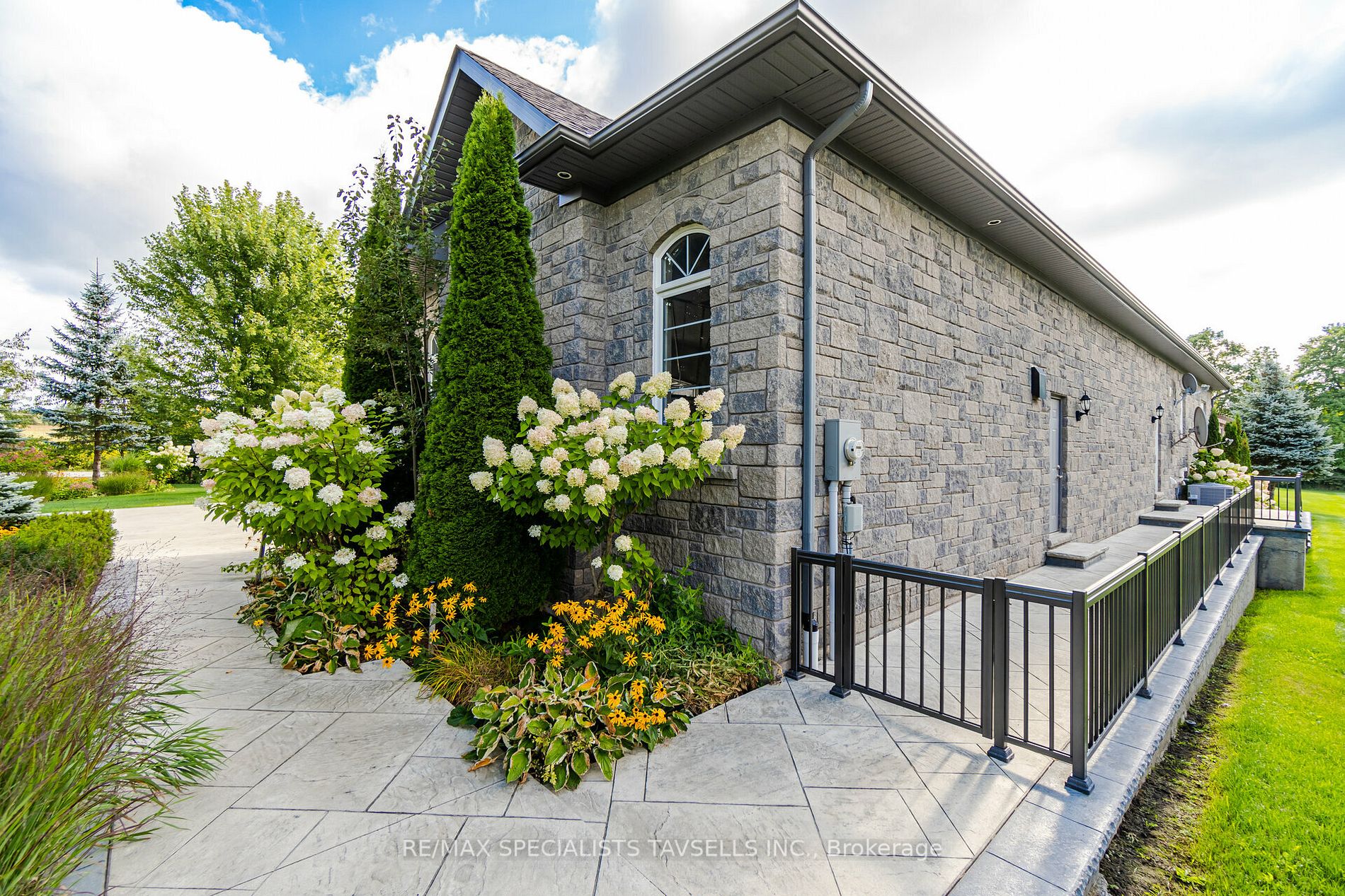 3 Castlewood Court