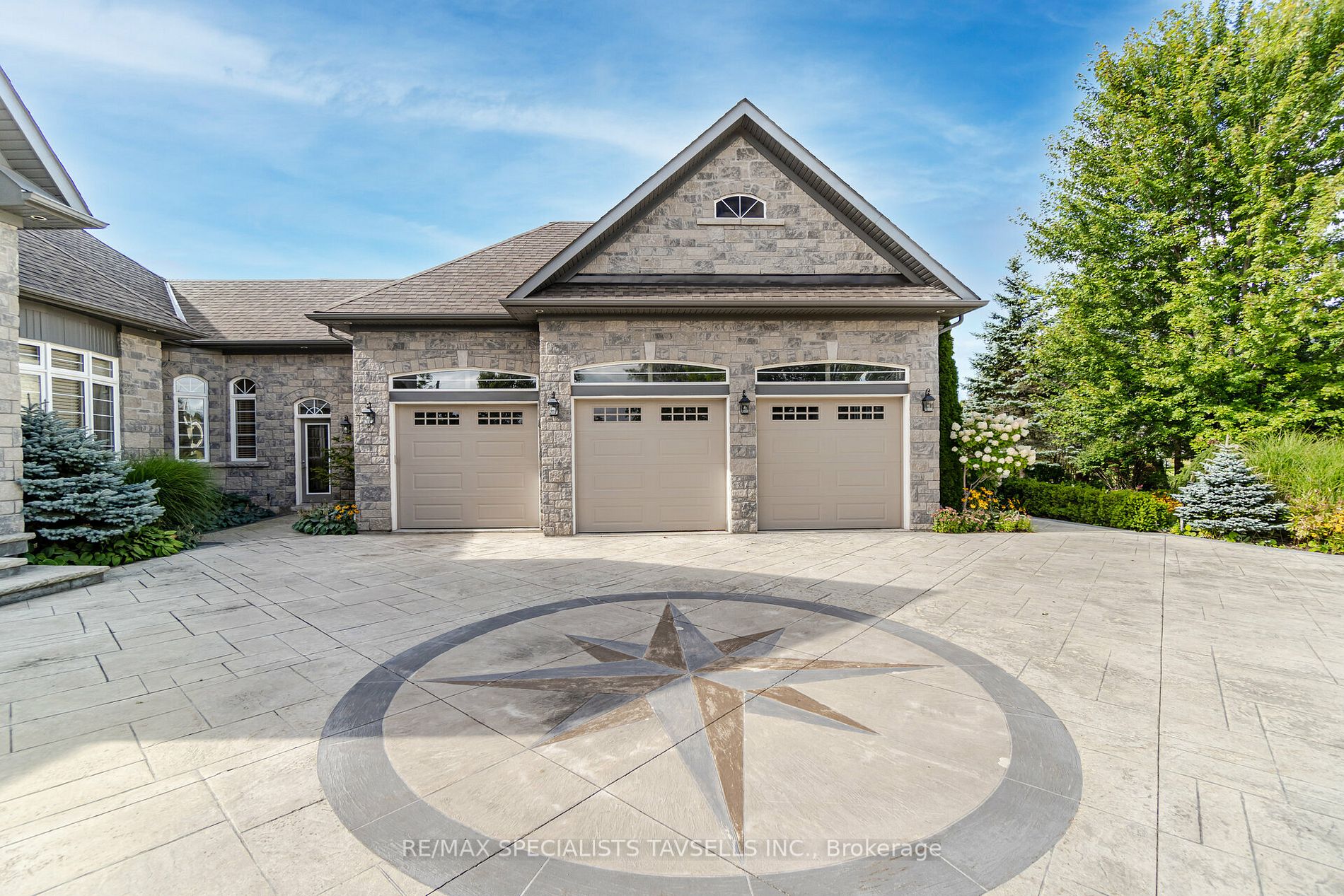 3 Castlewood Court