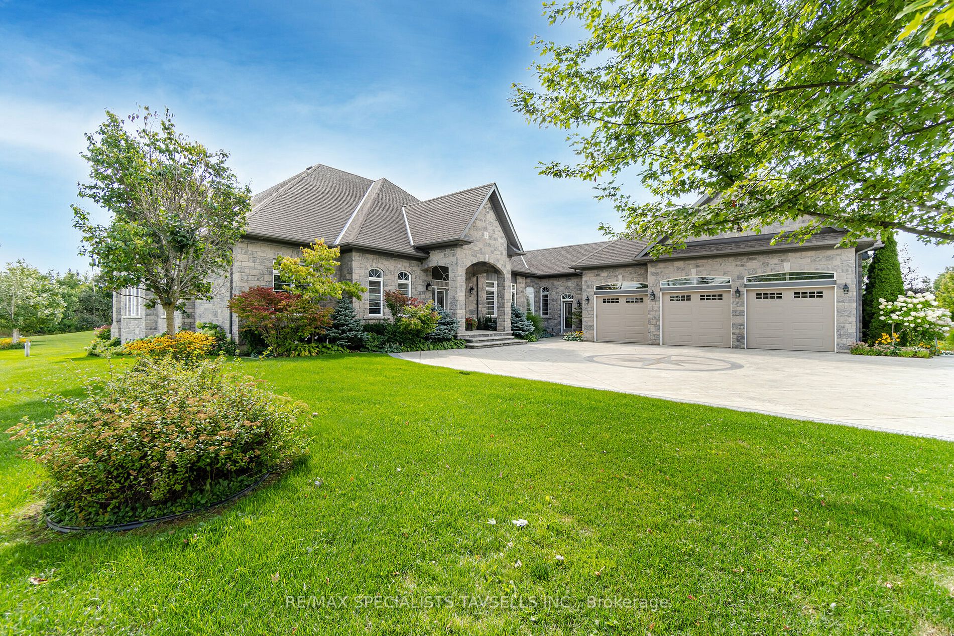 3 Castlewood Crt