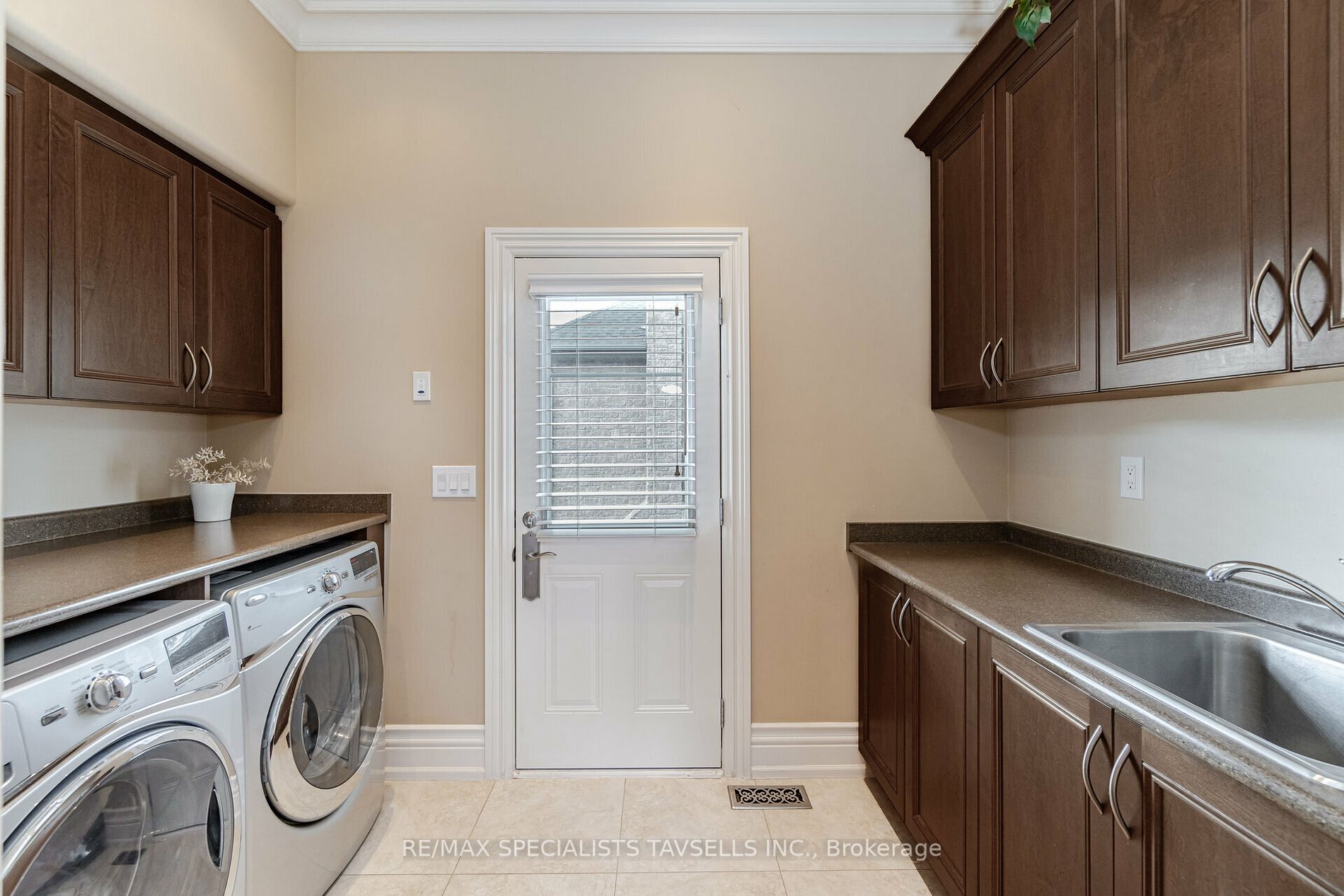 3 Castlewood Court