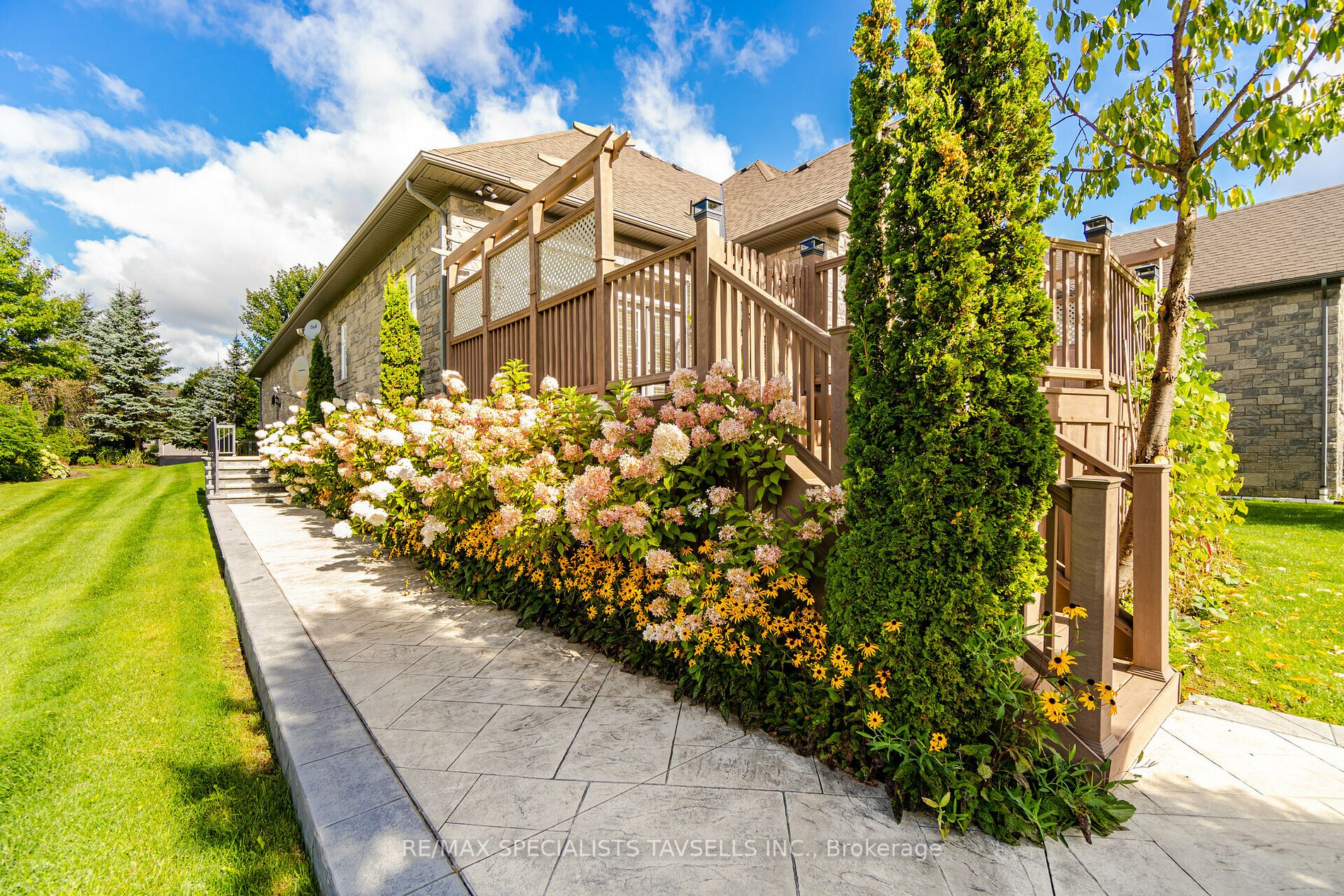 3 Castlewood Court