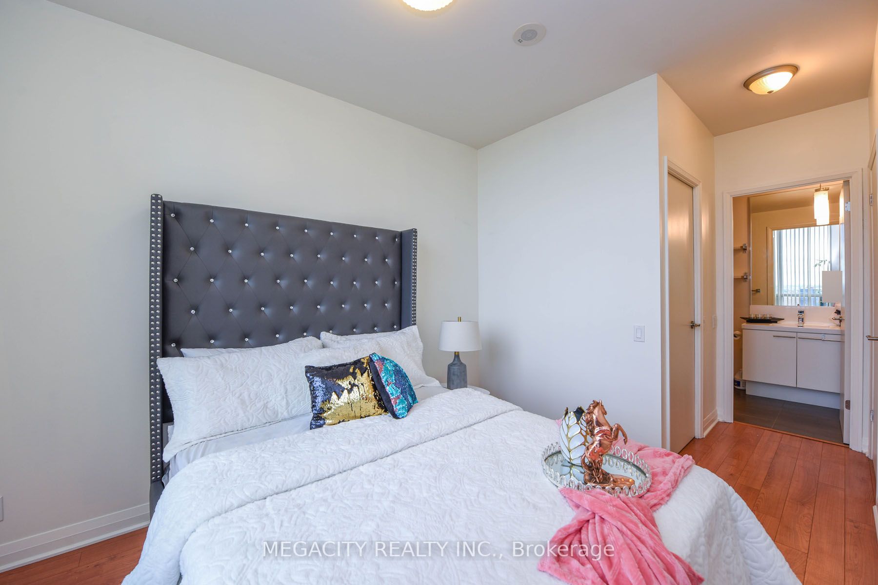 5 Valhalla Inn Road, #2911