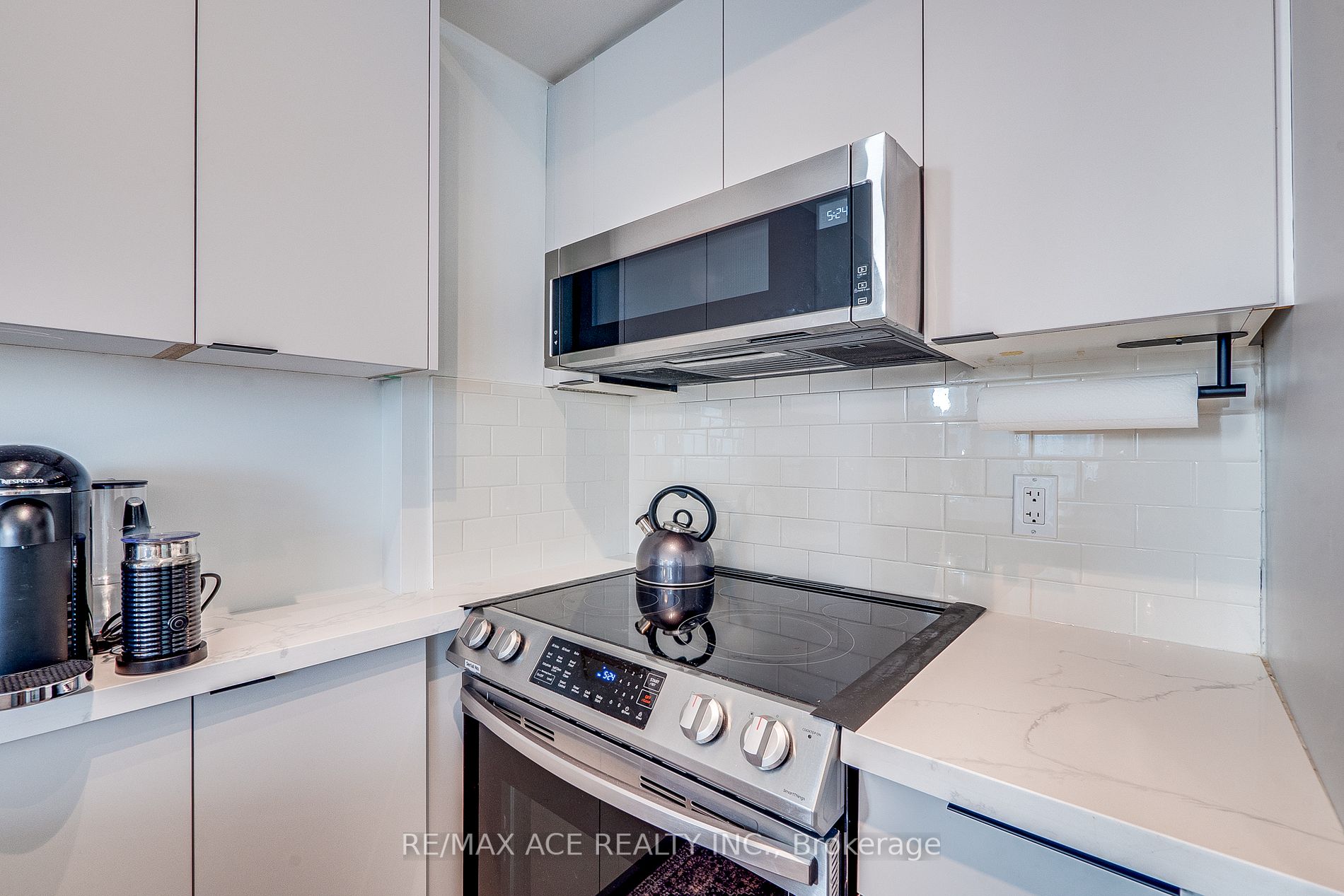 103 The Queensway, #812