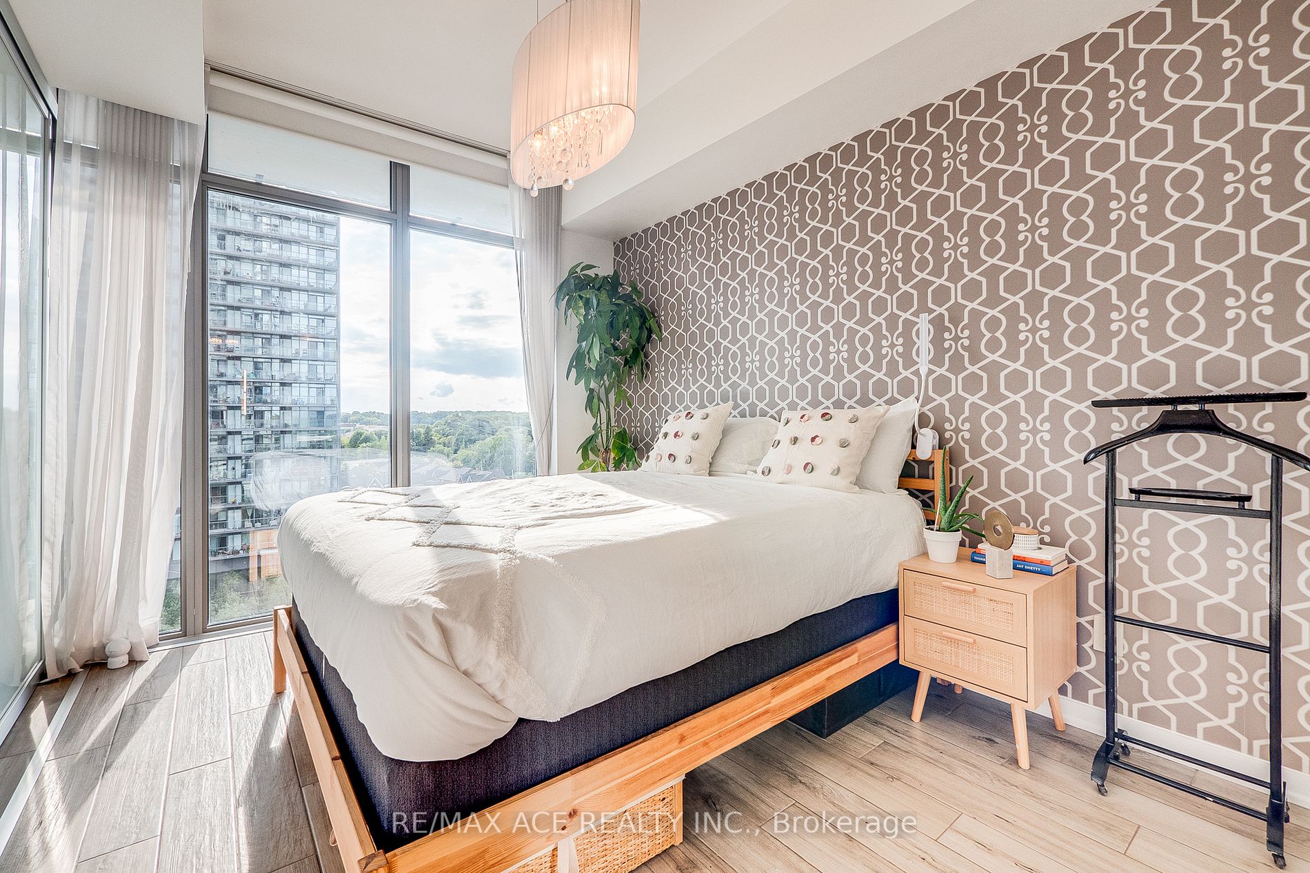 103 The Queensway, #812