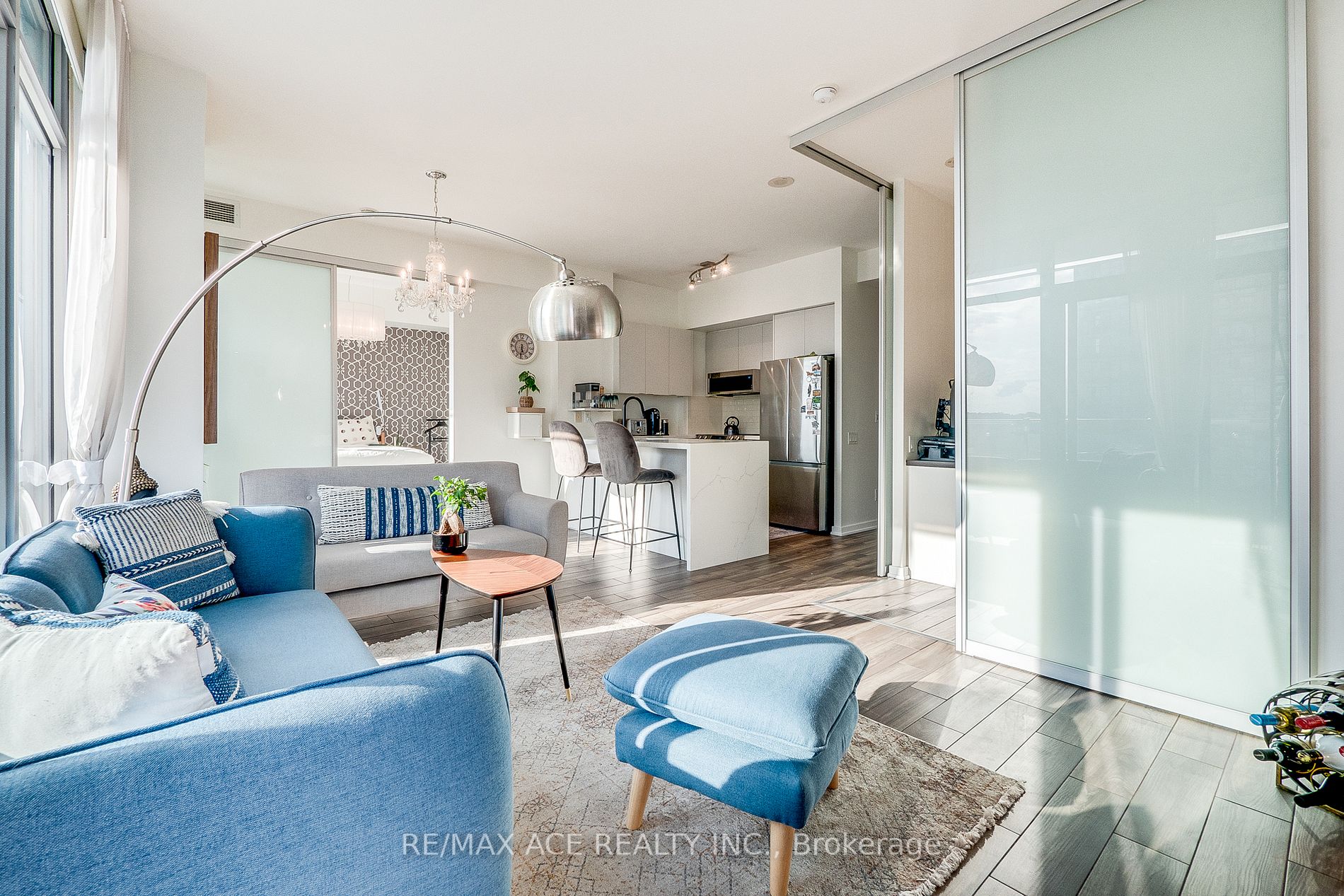 103 The Queensway, #812