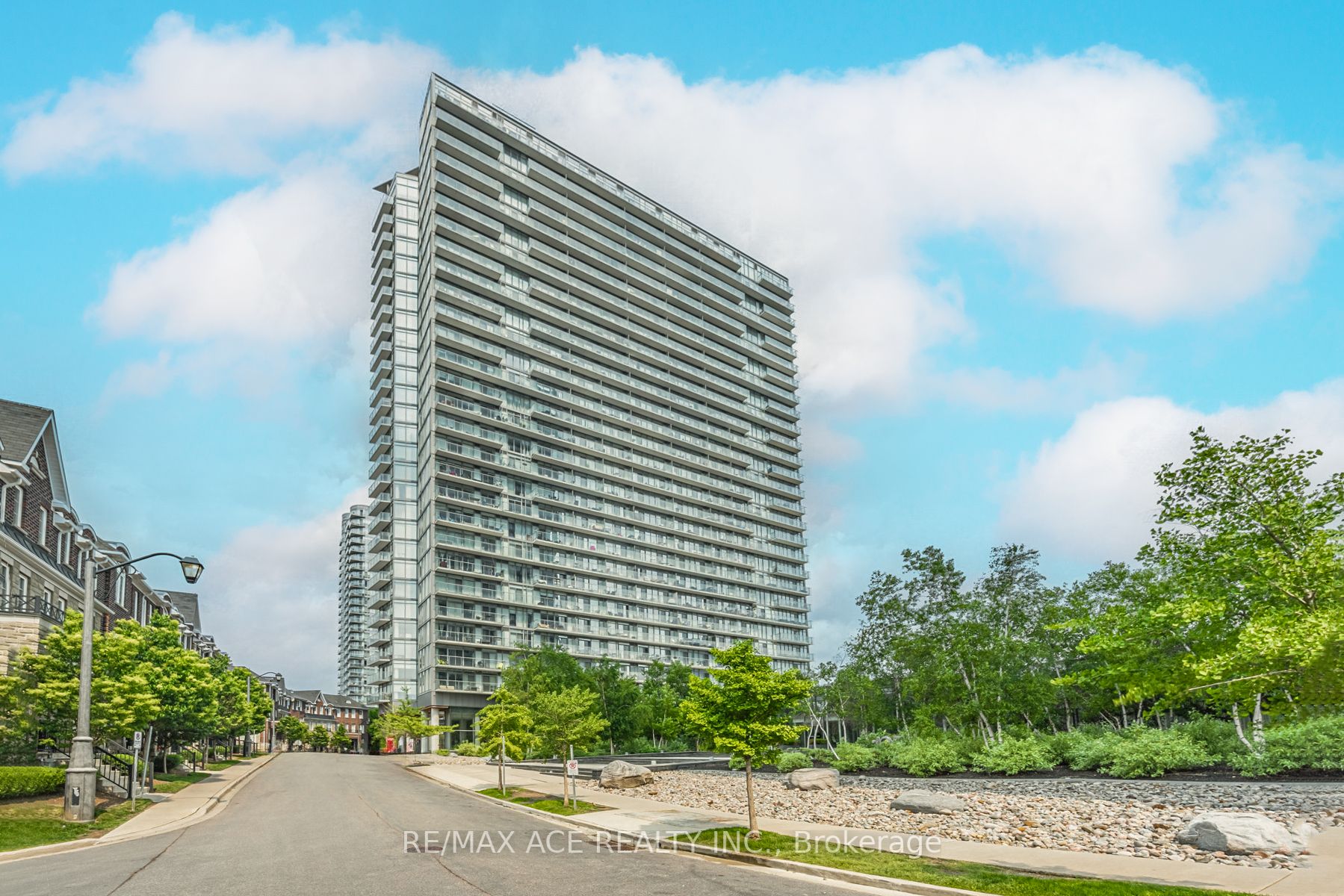 103 The Queensway, #812