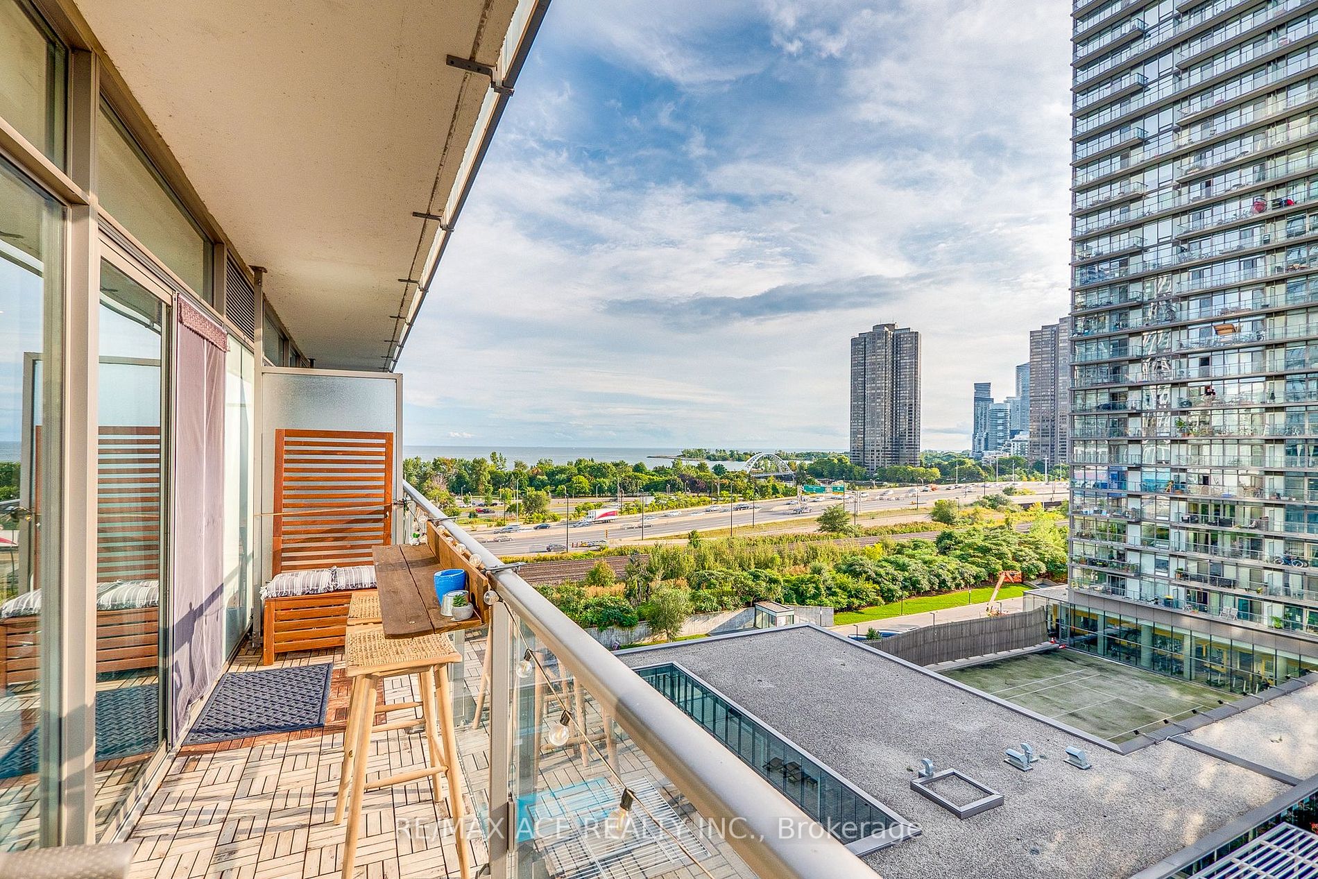 103 The Queensway, #812