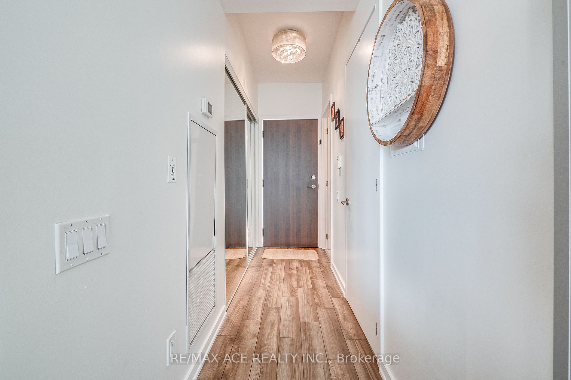 103 The Queensway, #812