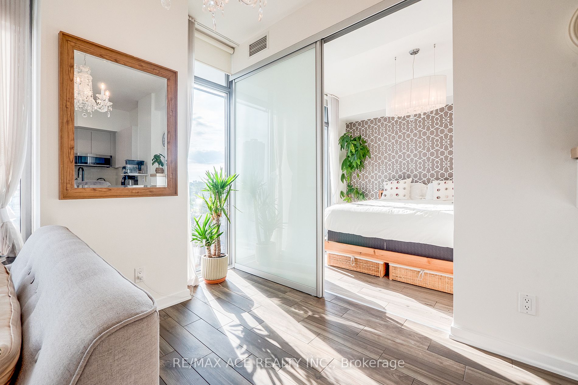 103 The Queensway, #812