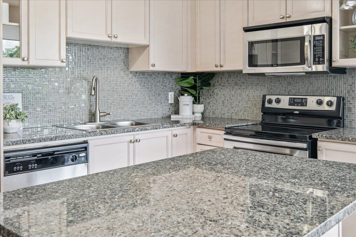 1 Hurontario St, #515