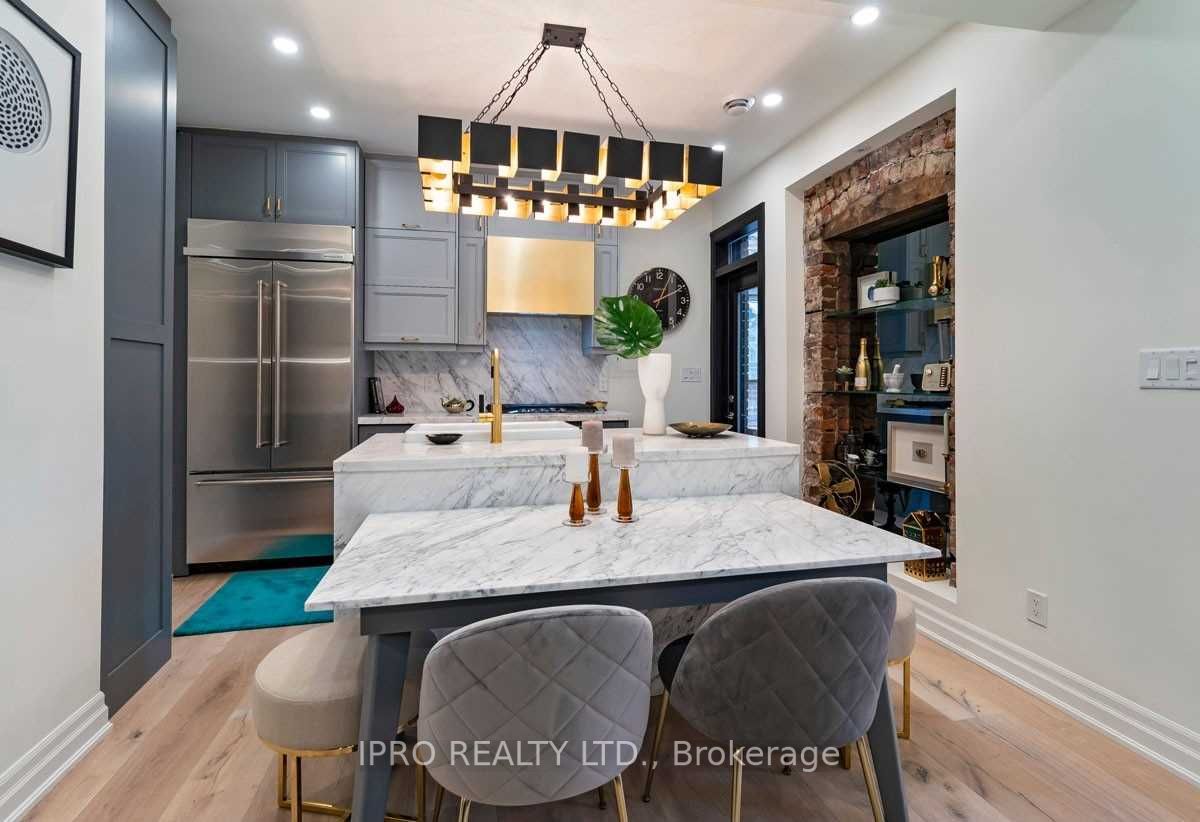 121 Sorauren Ave, #Main