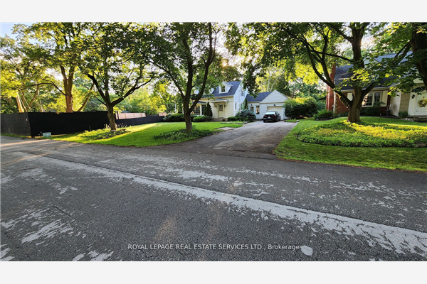 1073 Cedar Grove Blvd, Oakville