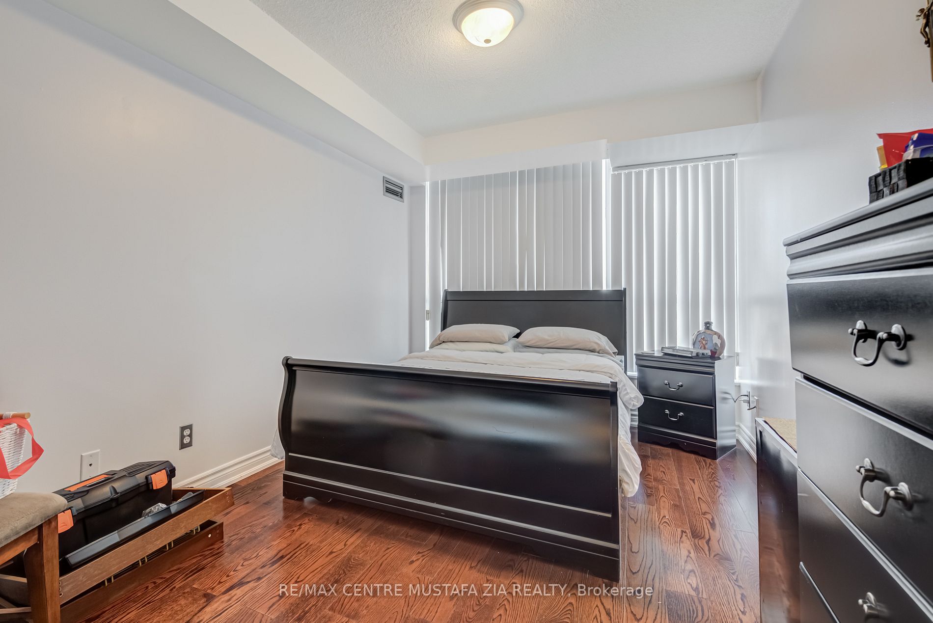 2585 Erin Centre Boulevard, #1005