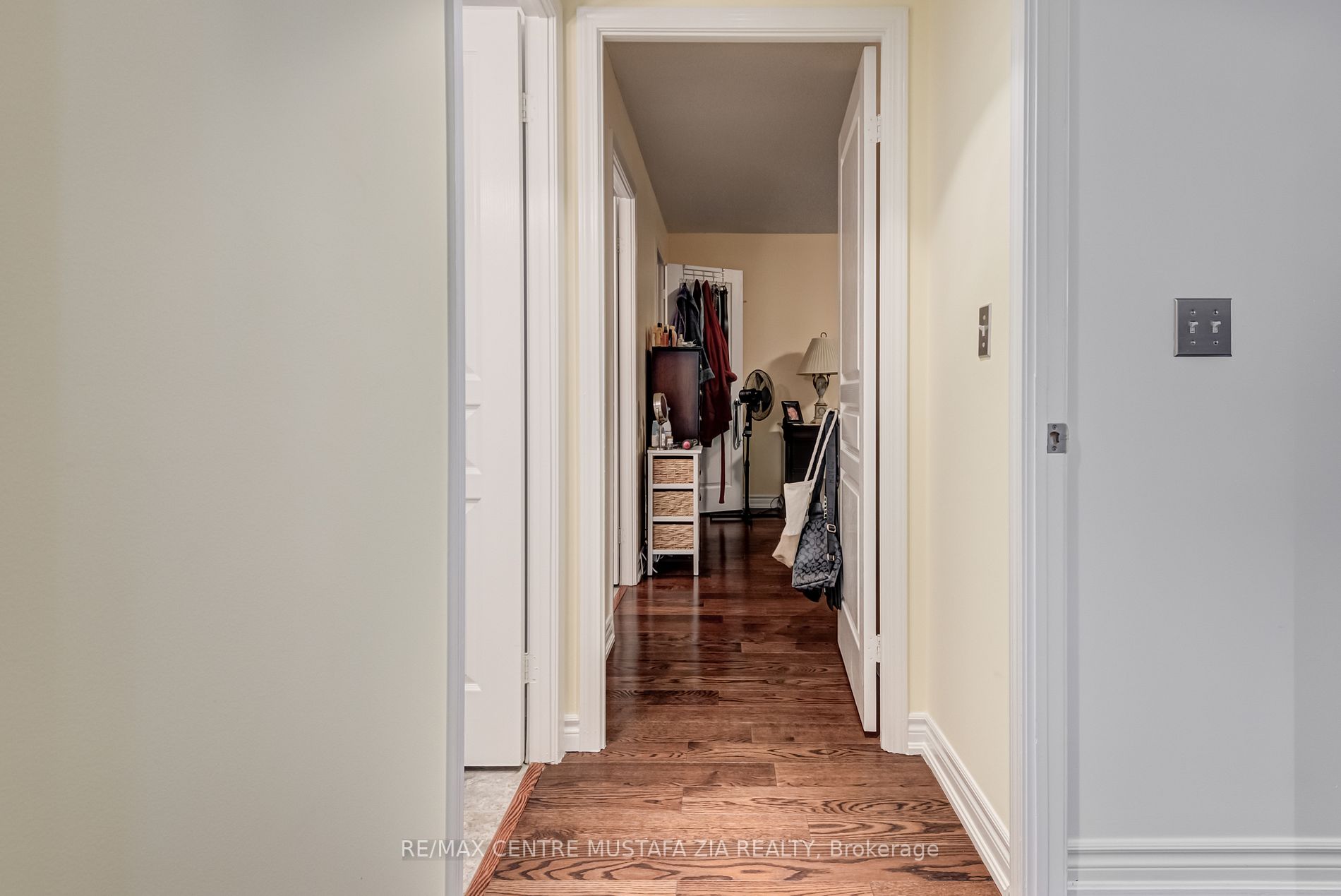2585 Erin Centre Boulevard, #1005
