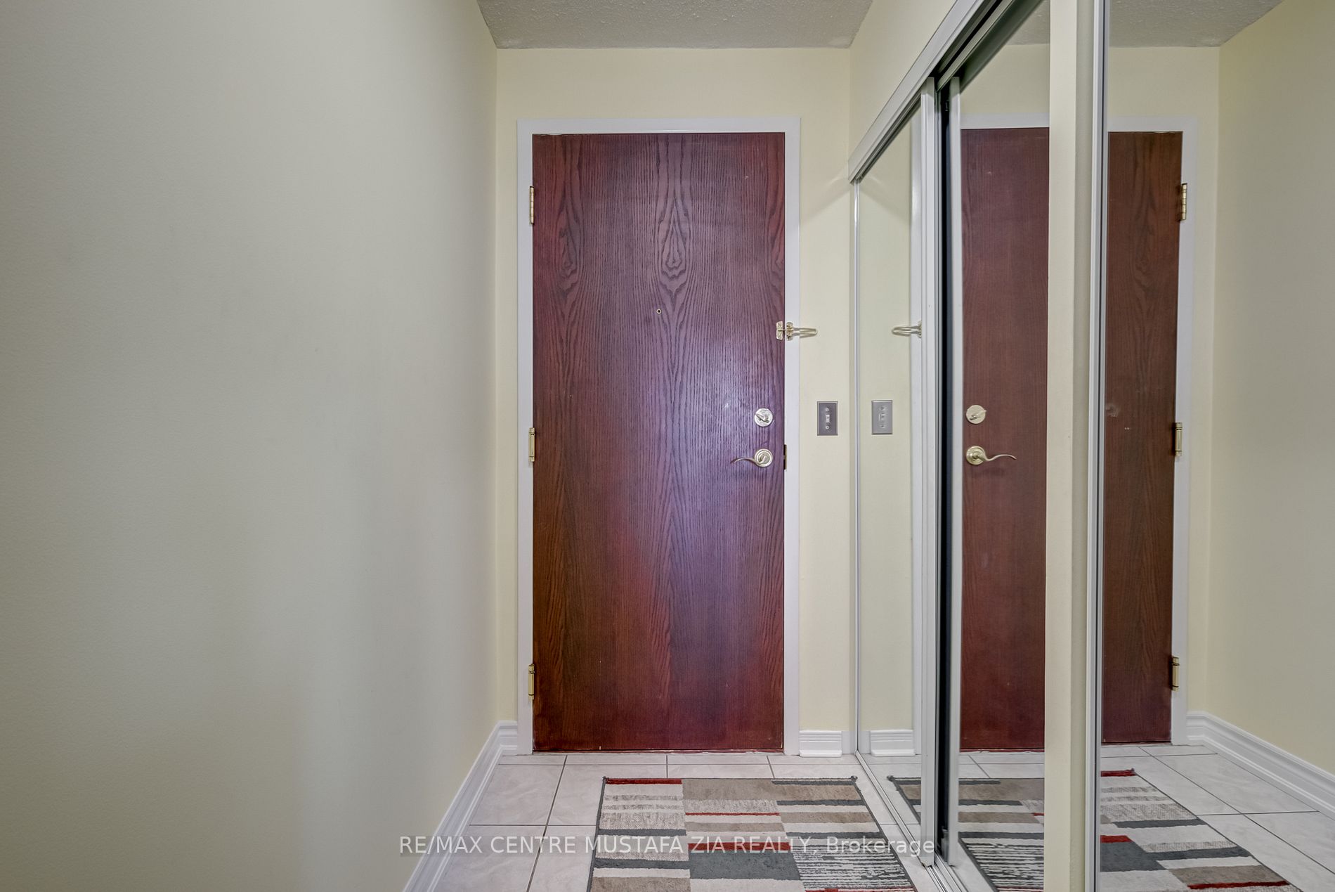 2585 Erin Centre Boulevard, #1005