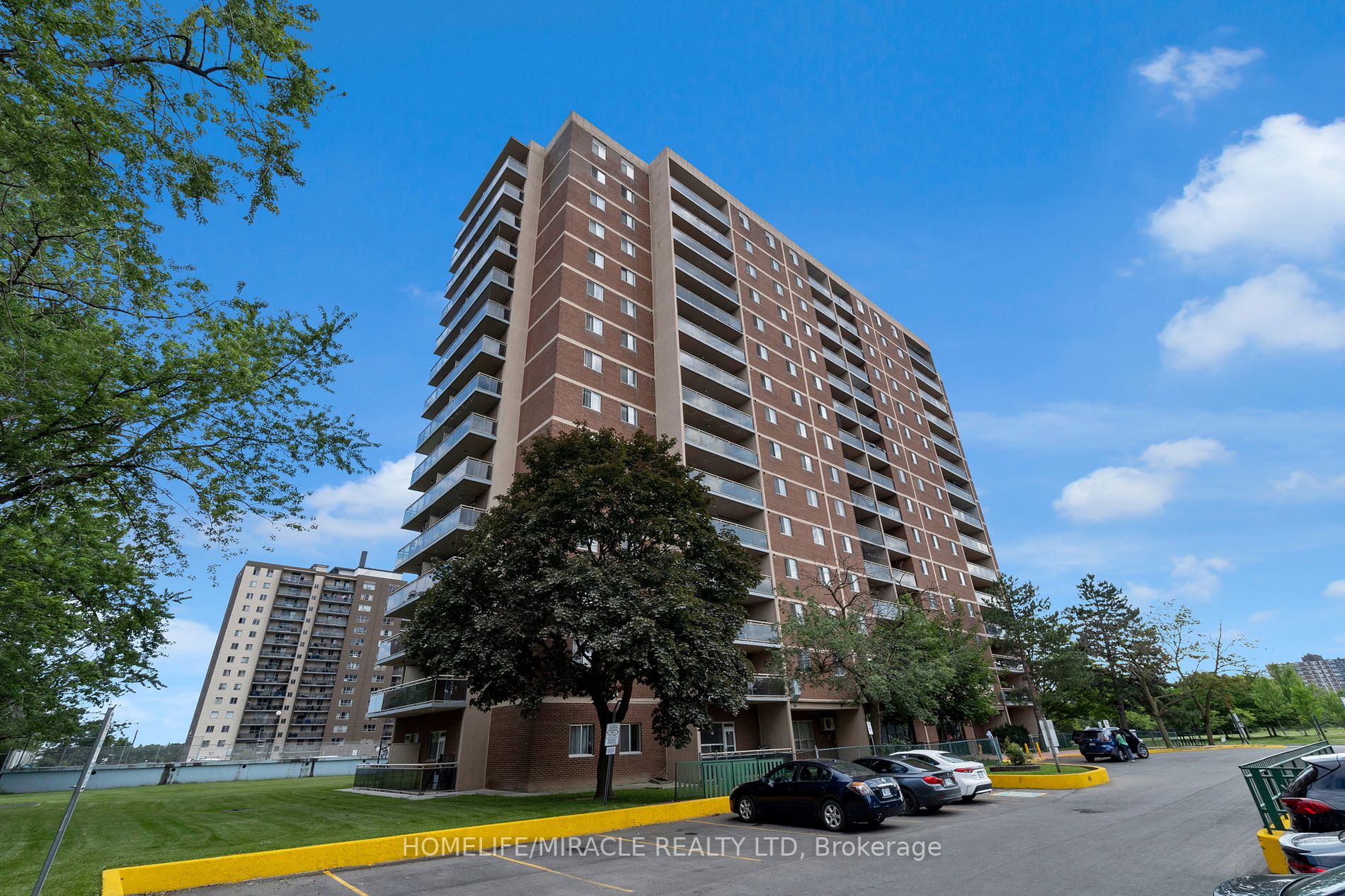 49 Silverstone Dr, #703