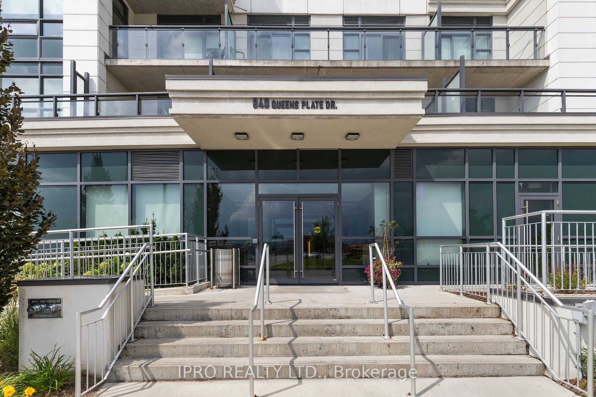840 Queens Plate Dr, #1207
