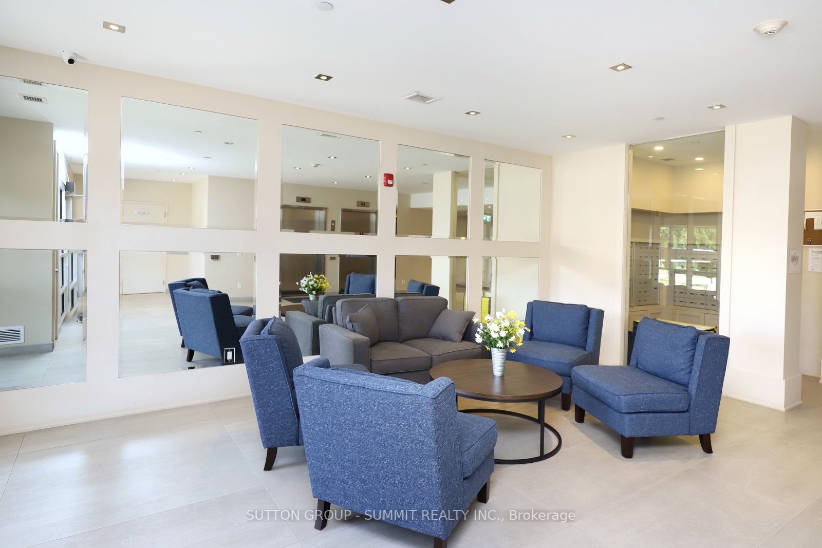 4040 Upper Middle Rd, #211