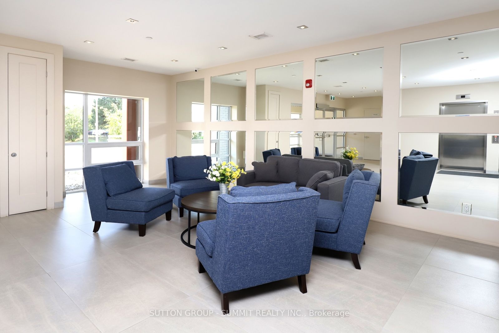 4040 Upper Middle Road, #211