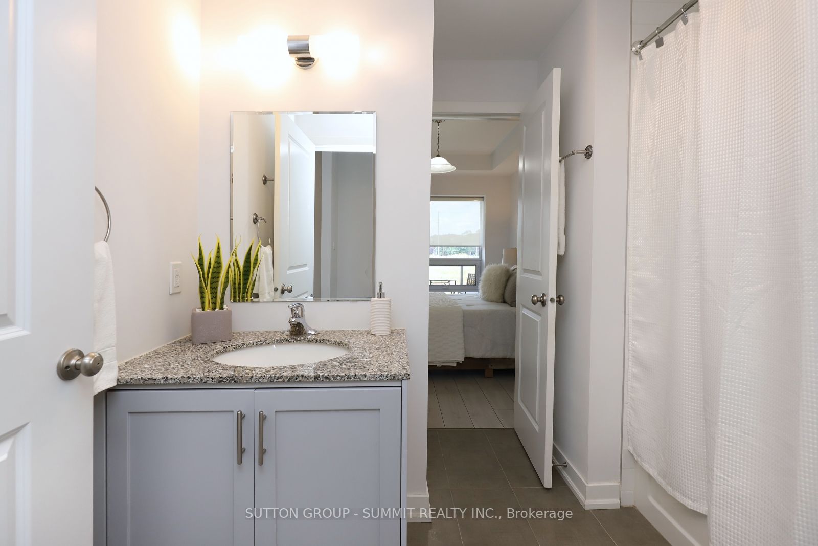 4040 Upper Middle Road, #211