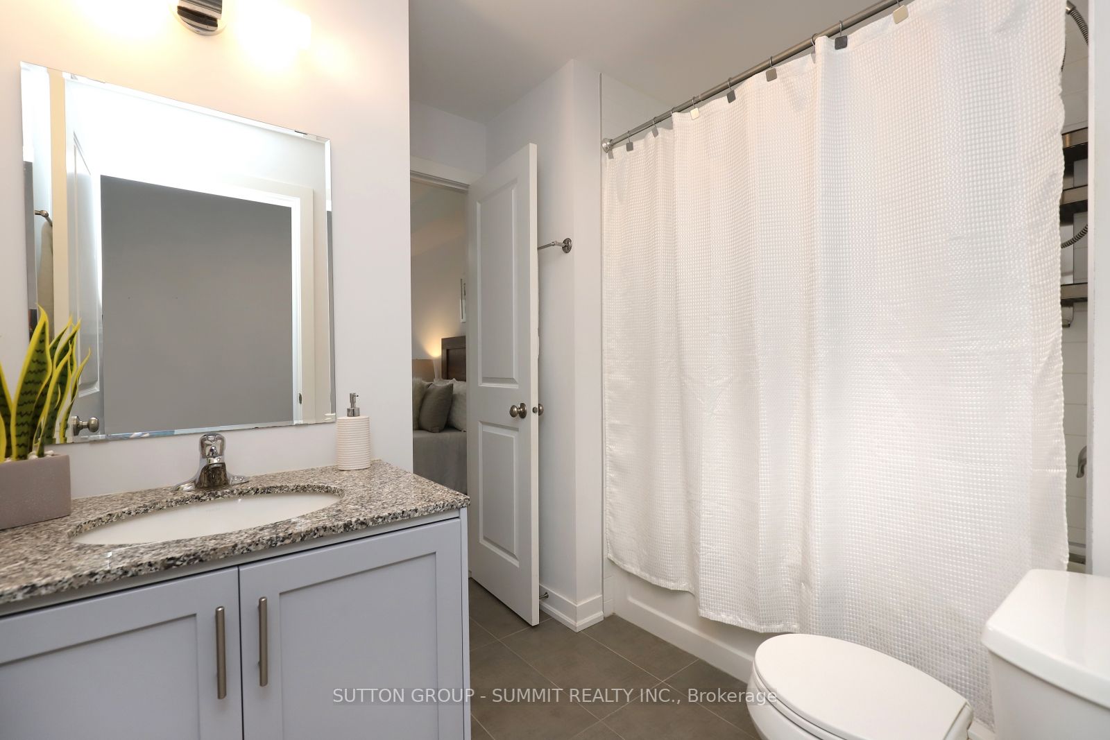 4040 Upper Middle Road, #211