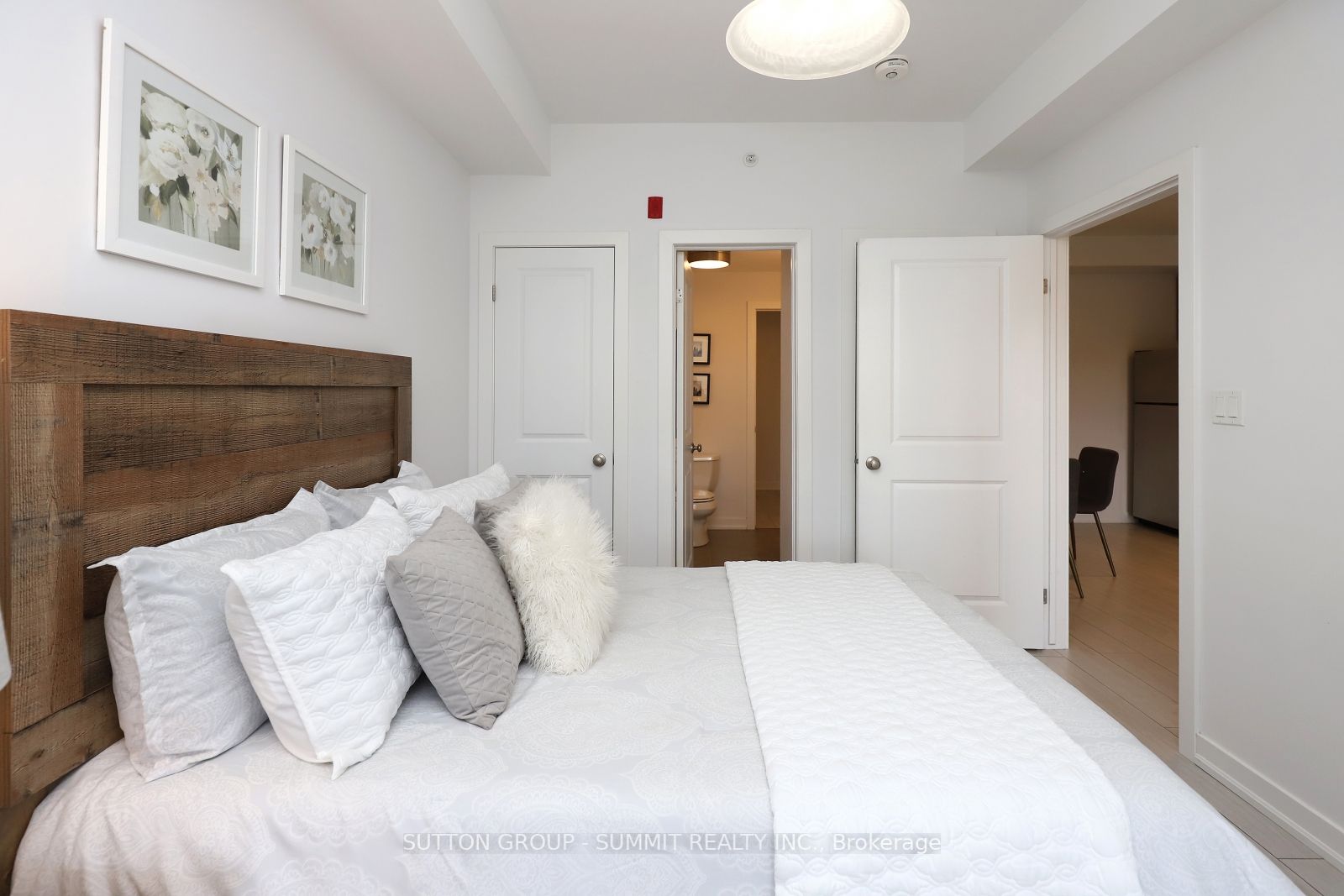 4040 Upper Middle Road, #211