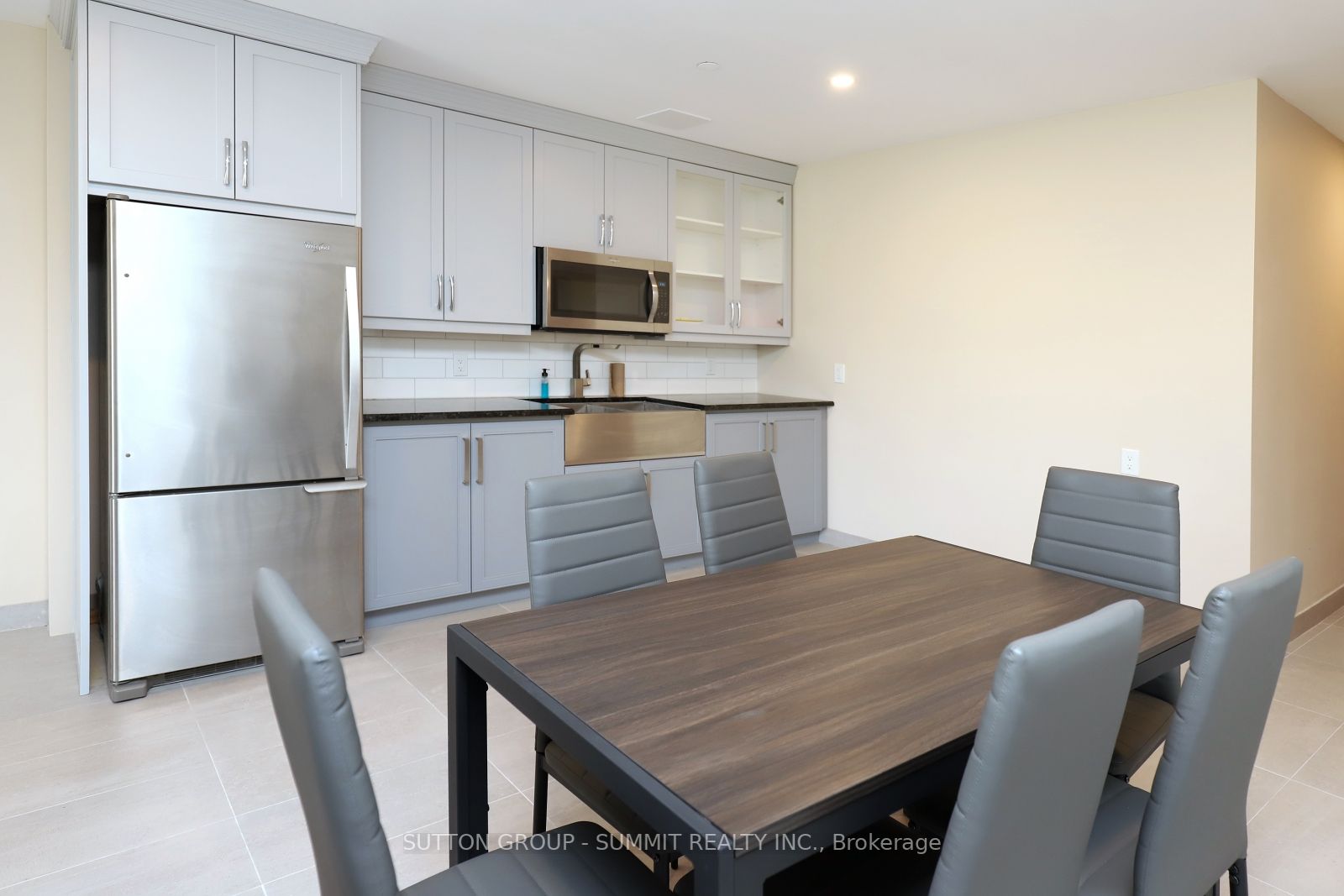 4040 Upper Middle Road, #211